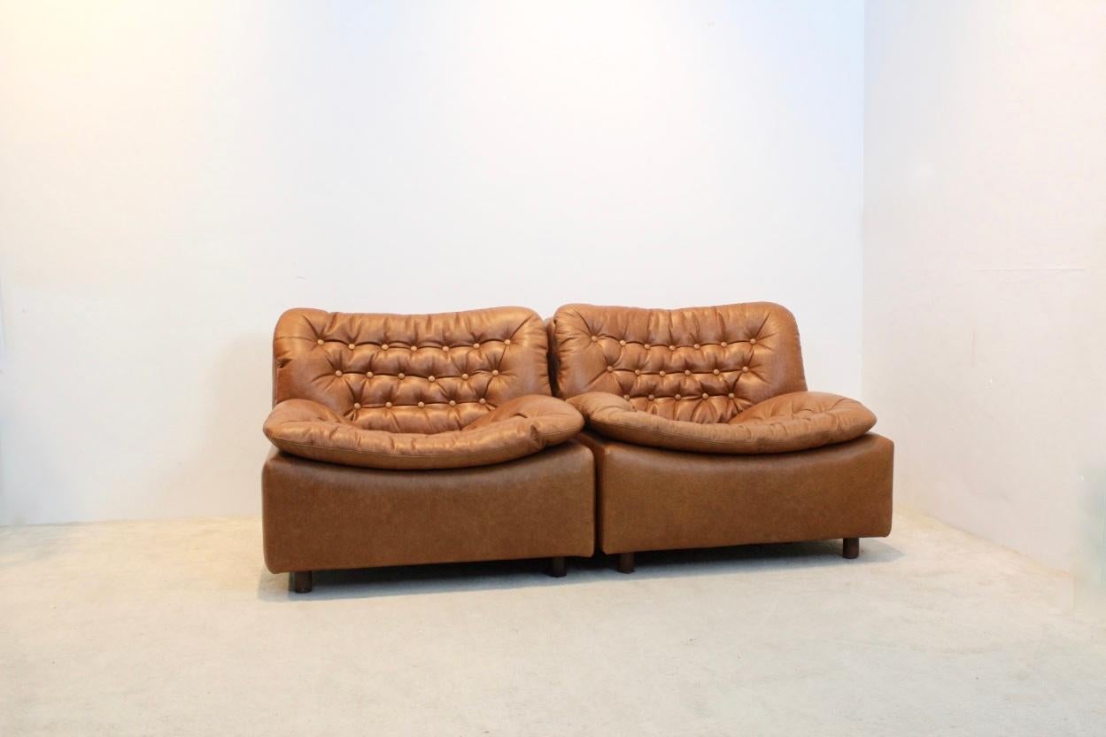 20th Century Unique Pair of Leolux Model 691 Lounge Chairs in Cognac Leather