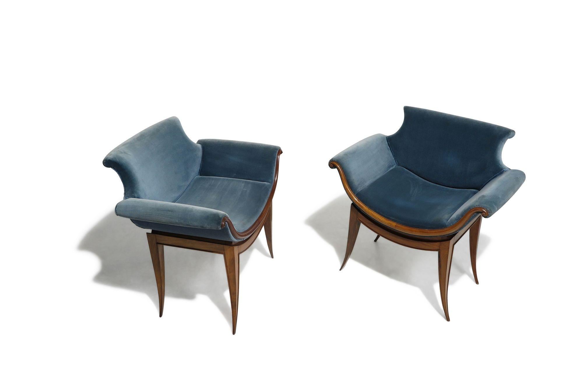 Mid-Century Modern Unique Pair of Midcentury Armchairs in Brazilian Caviuna and Blue Velvet For Sale