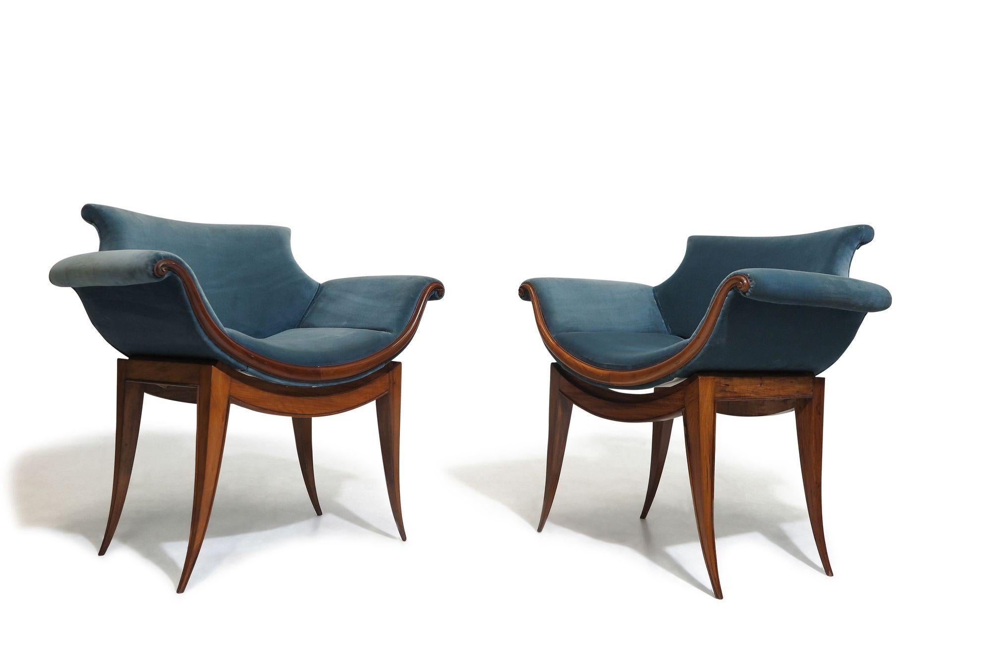 Unique Pair of Midcentury Armchairs in Brazilian Caviuna and Blue Velvet For Sale 3