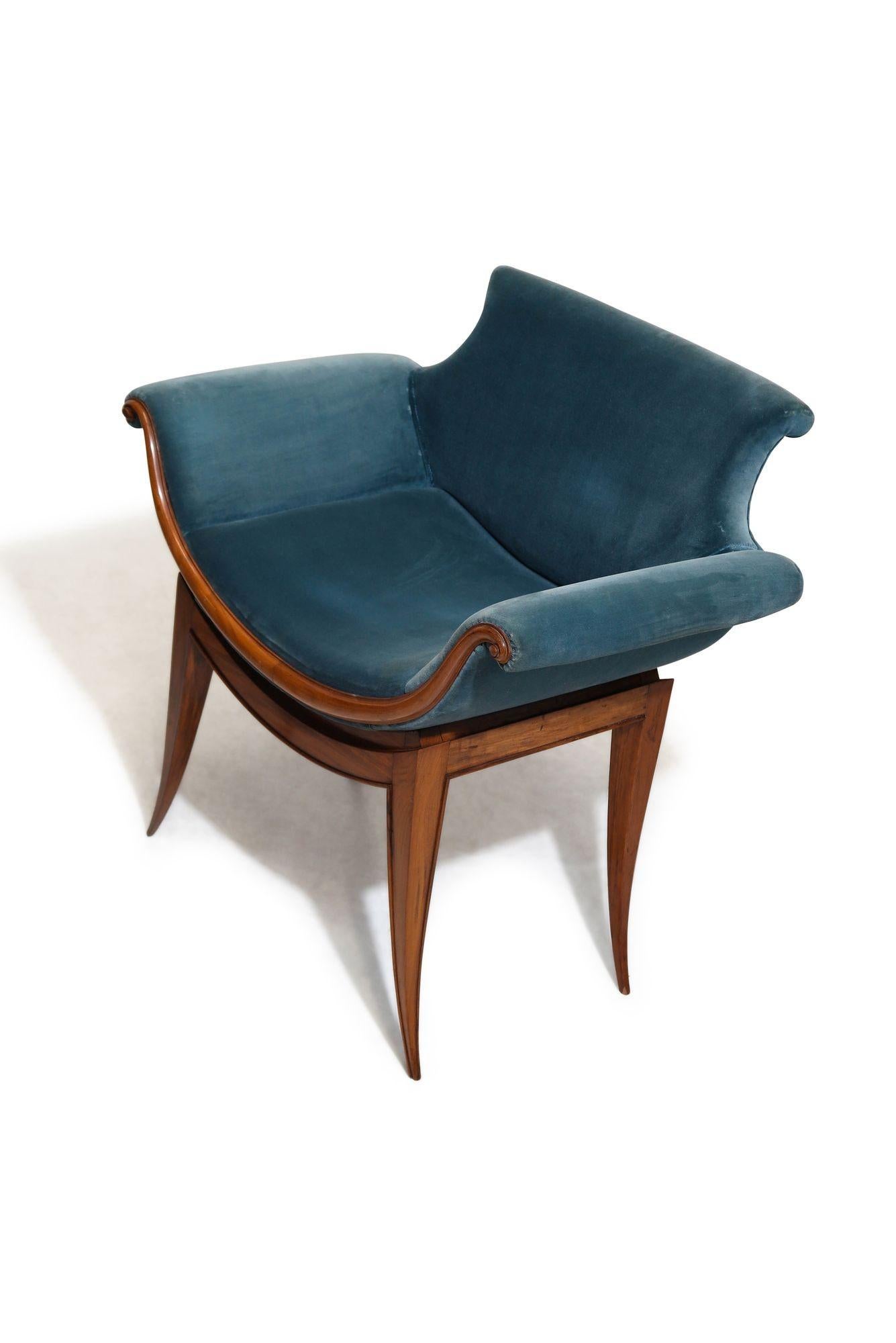 Unique Pair of Midcentury Armchairs in Brazilian Caviuna and Blue Velvet For Sale 4