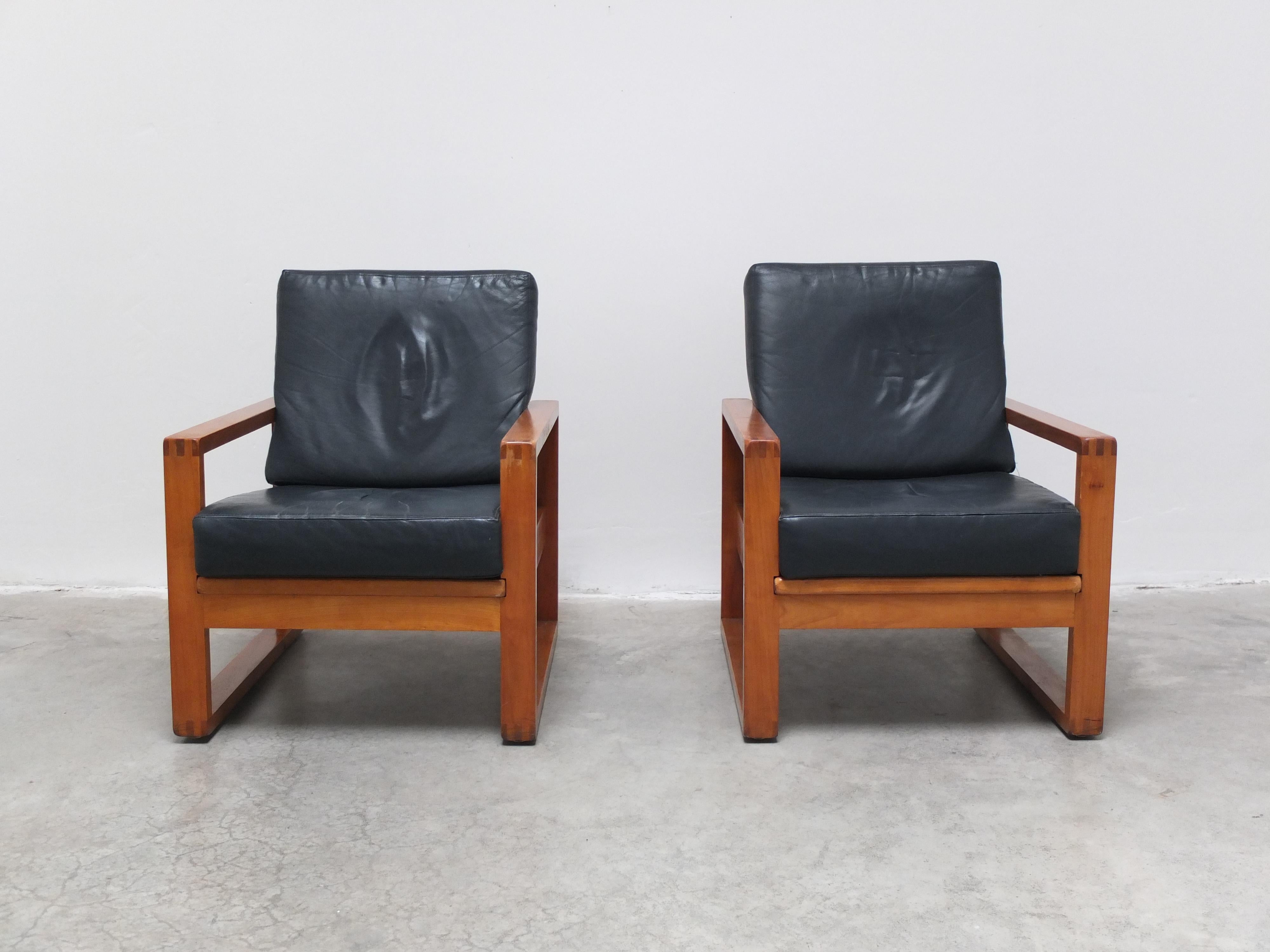 Exceptional pair of modernist lounge chairs. They are produced in the factory of Van Den Berghe-Pauvers in Ghent during the 1960s by an employee who wanted to make some nice chairs for himself. He was clearly inspired by ‘Model 2256’ by Børge