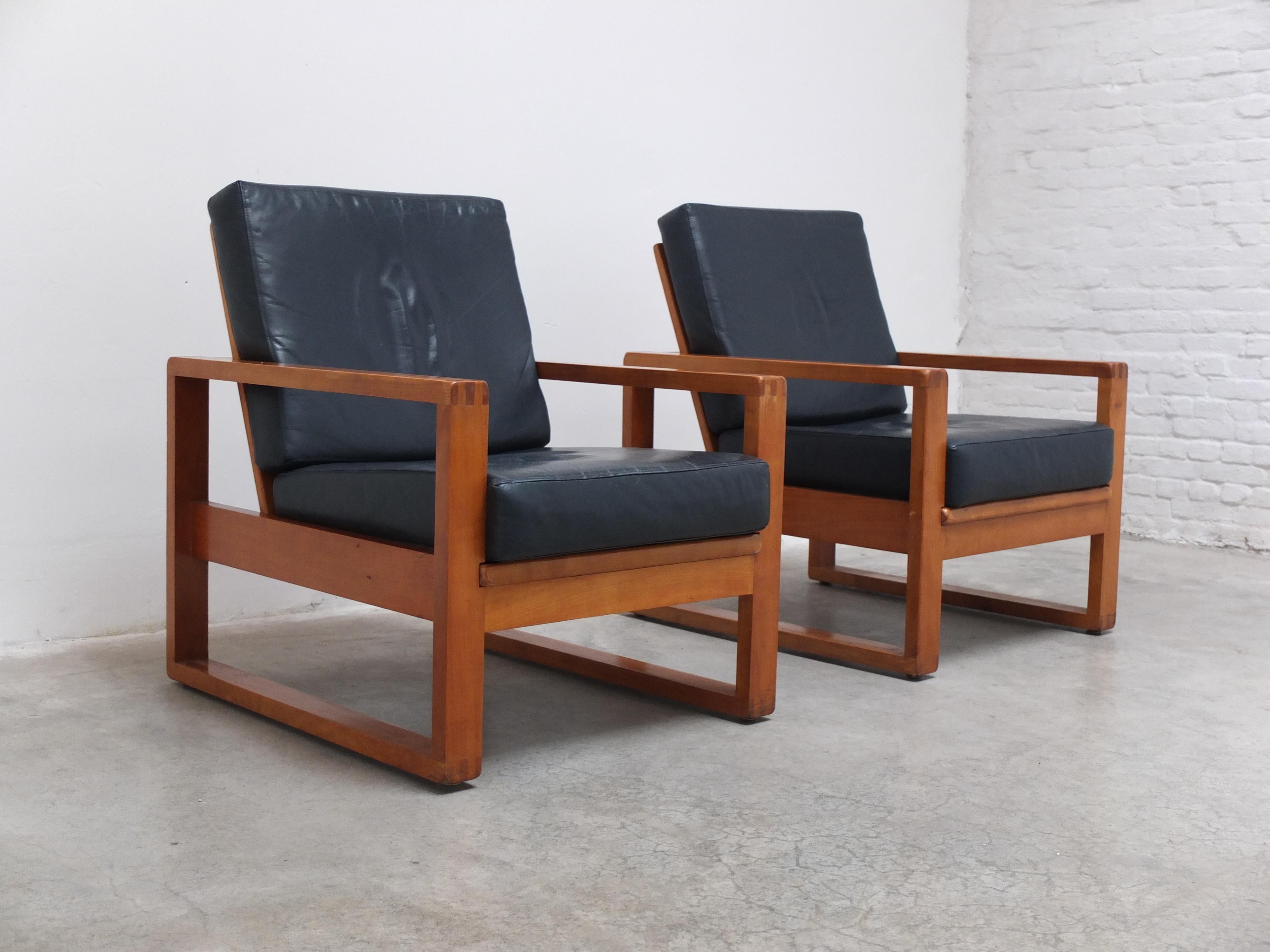 Unique Pair of Modernist Lounge Chairs by Van Den Berghe-Pauvers, 1960s In Good Condition For Sale In Antwerpen, VAN