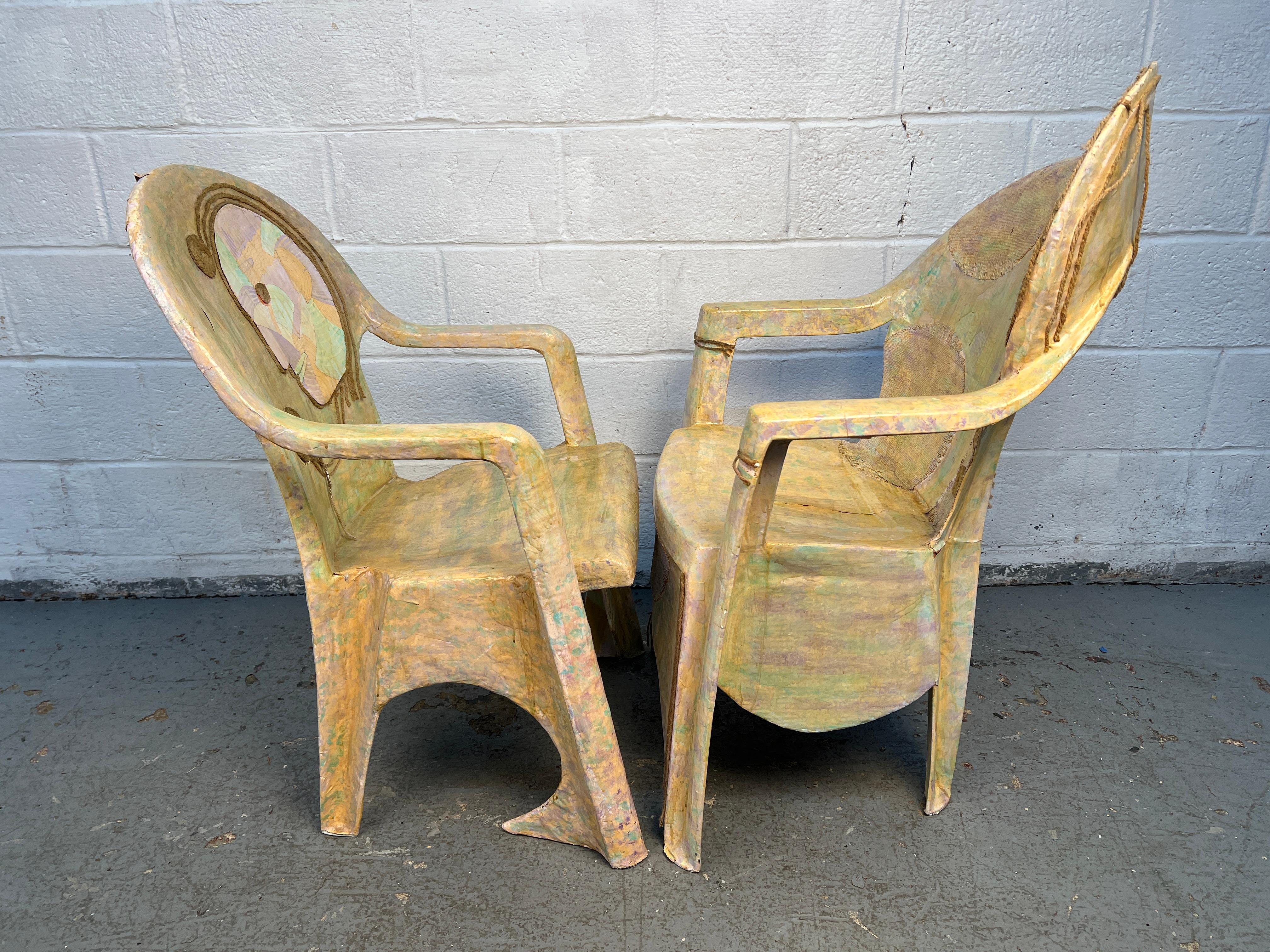 Einzigartiges Paar Pappmaché-Stühle im Zustand „Gut“ im Angebot in Brooklyn, NY