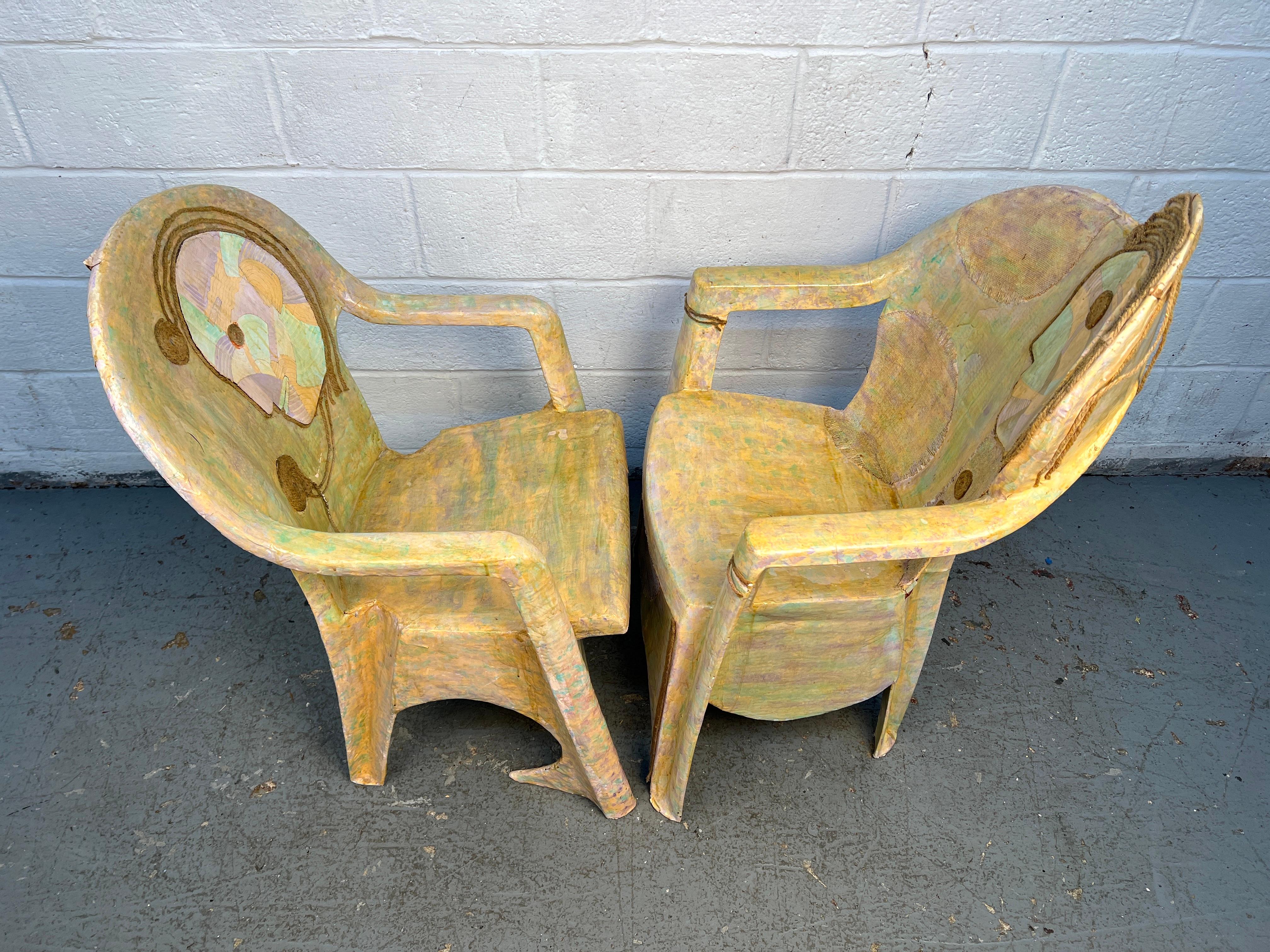 Einzigartiges Paar Pappmaché-Stühle (20. Jahrhundert) im Angebot