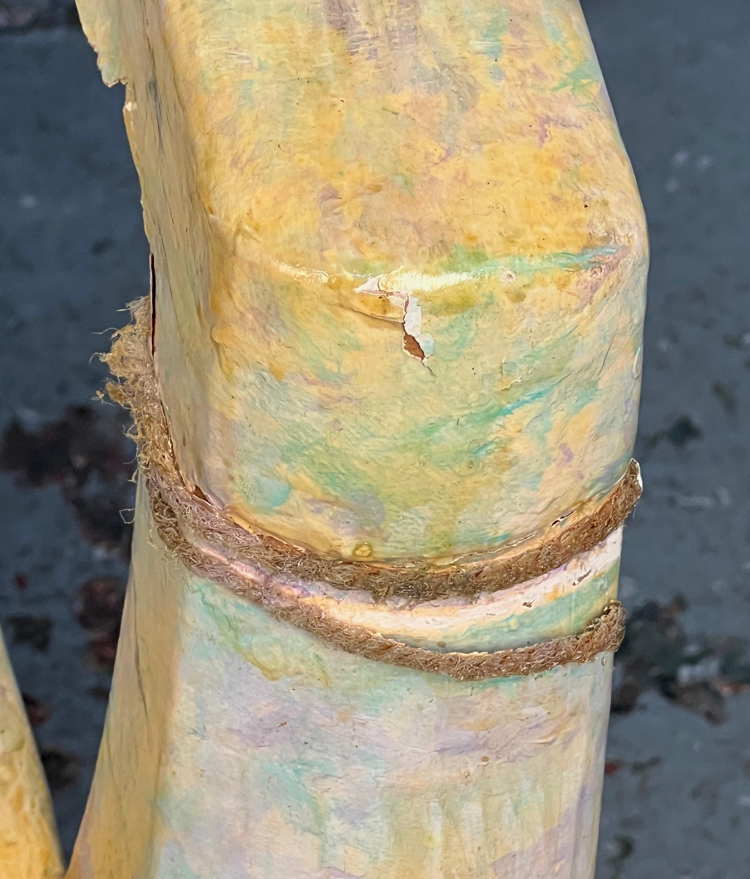 Einzigartiges Paar Pappmaché-Stühle im Angebot 2