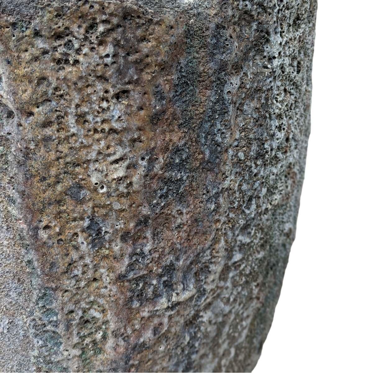 Organico moderno Coppia unica di vasi da fioriera in crogiolo patinato - stile rustico antico in vendita