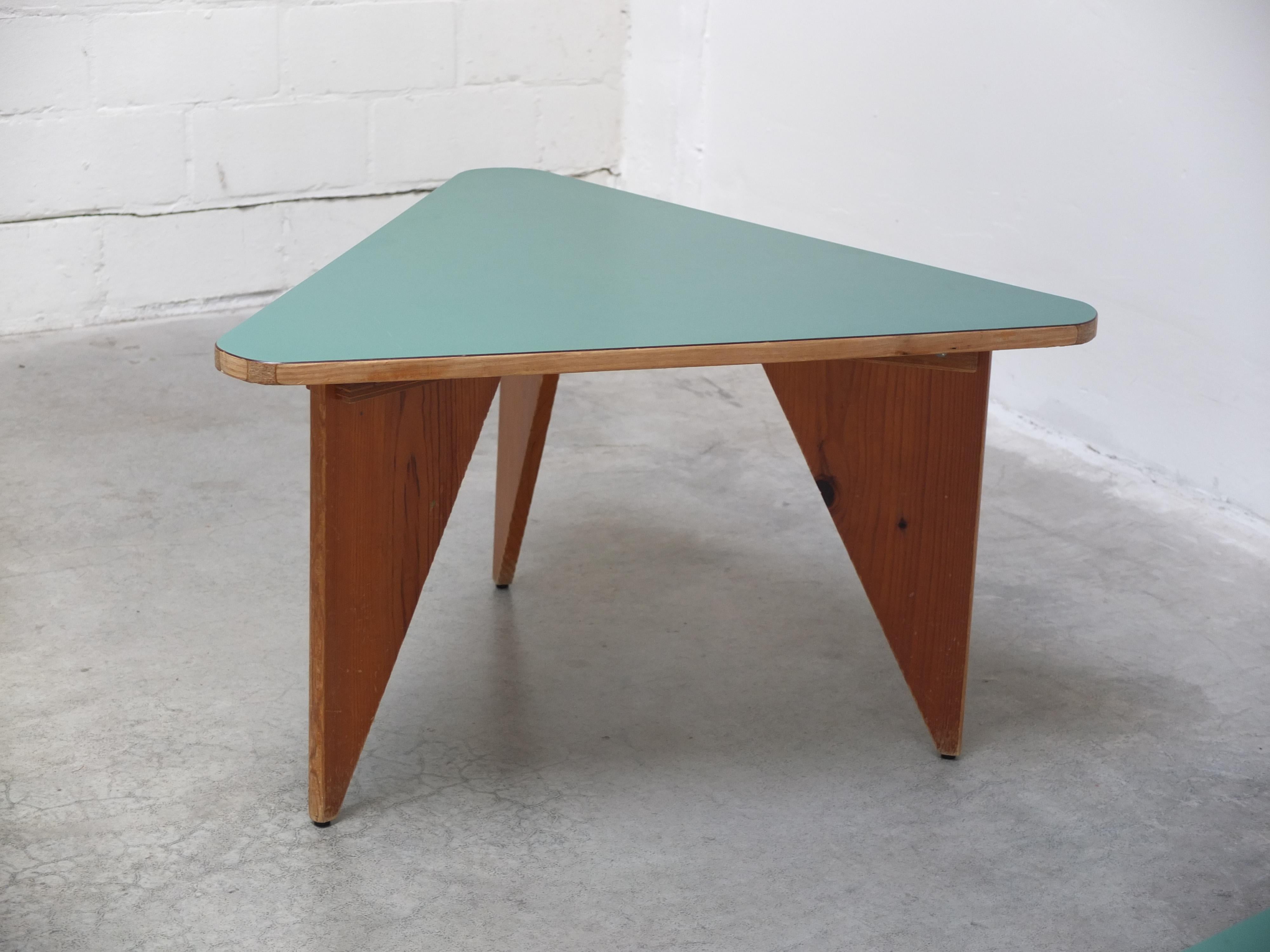 Unique Pair of Triangular Coffee or Side Tables, 1960s For Sale 6