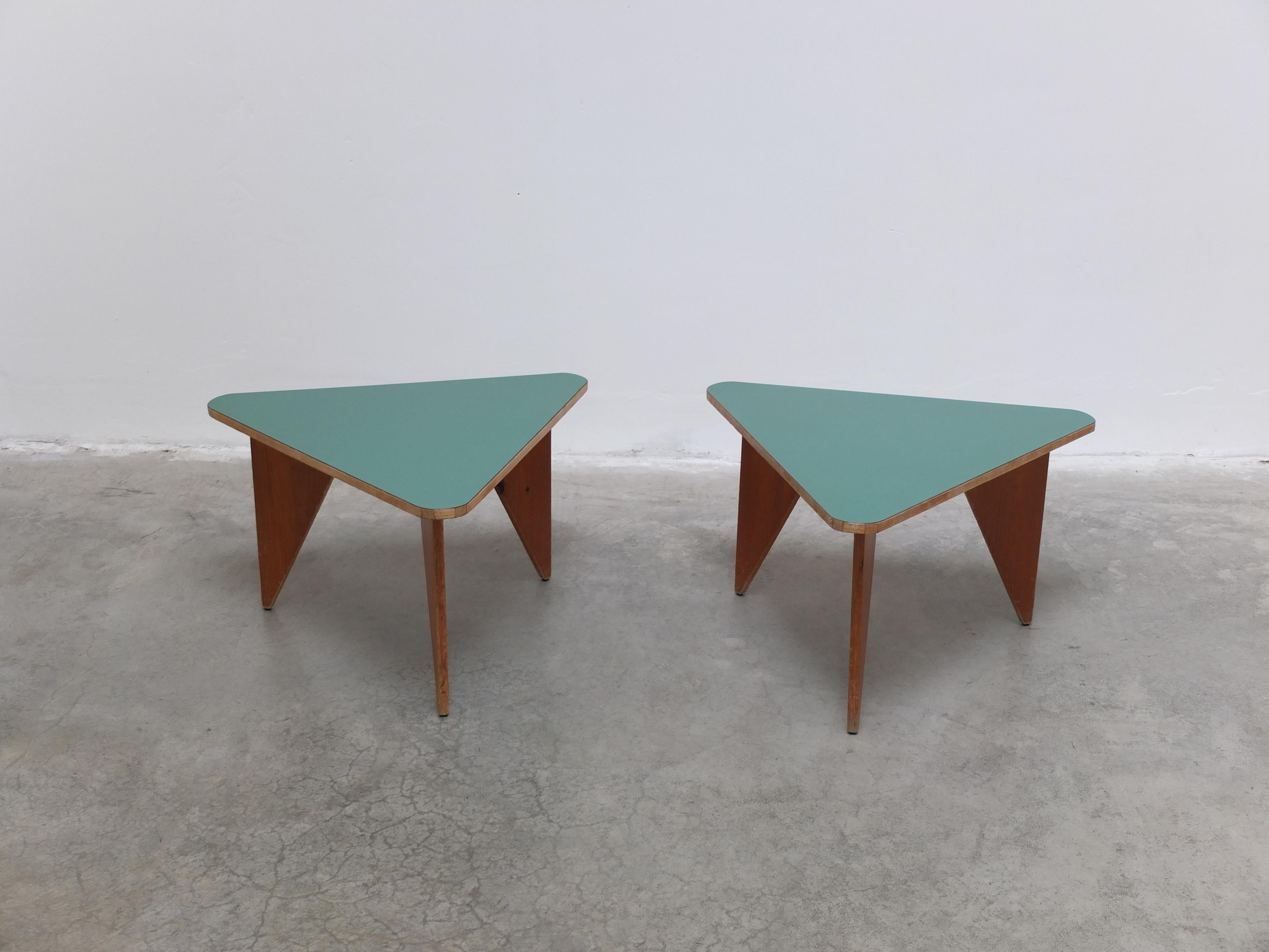 Unique Pair of Triangular Coffee or Side Tables, 1960s In Good Condition For Sale In Antwerpen, VAN
