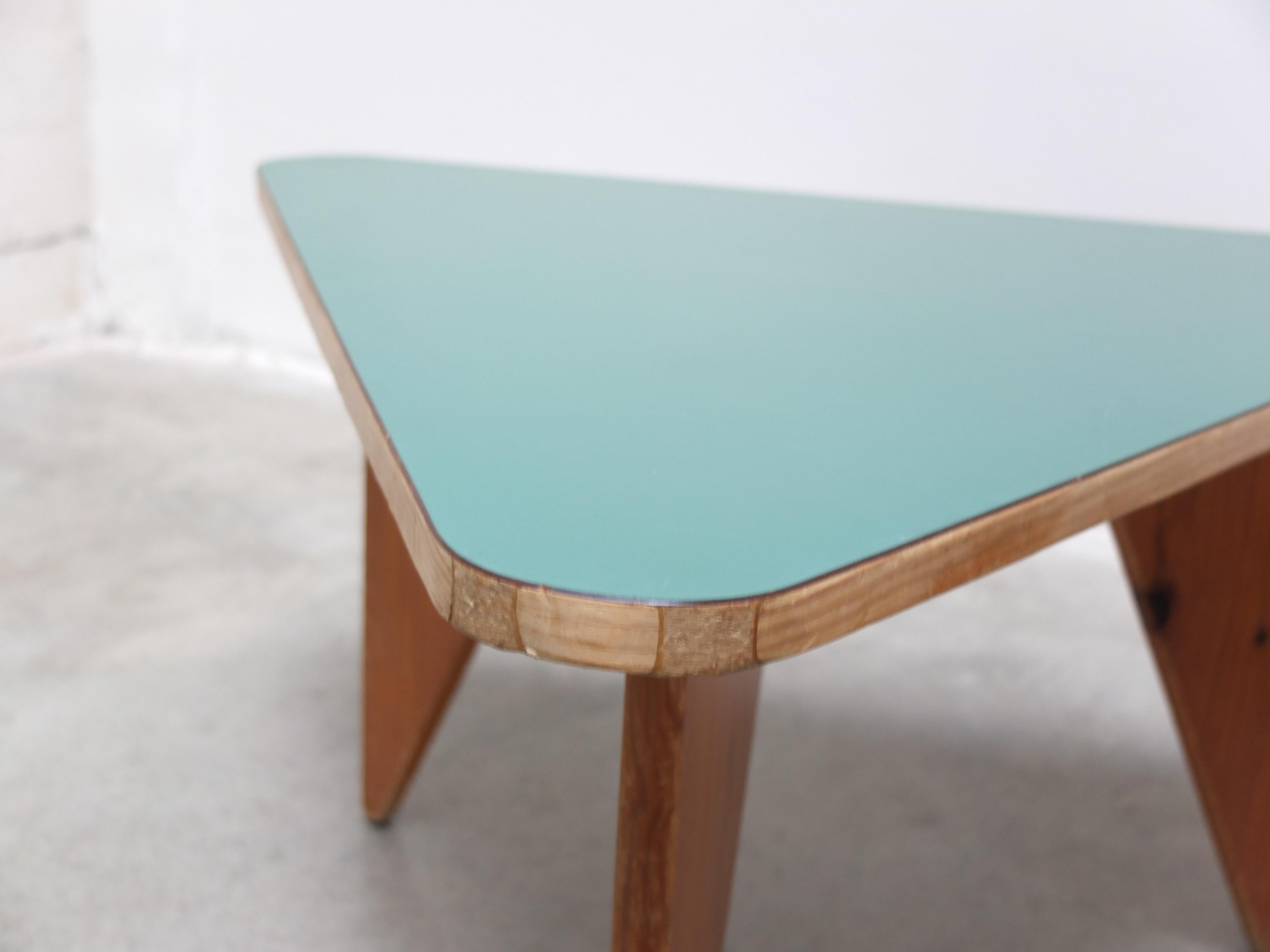 Unique Pair of Triangular Coffee or Side Tables, 1960s For Sale 1