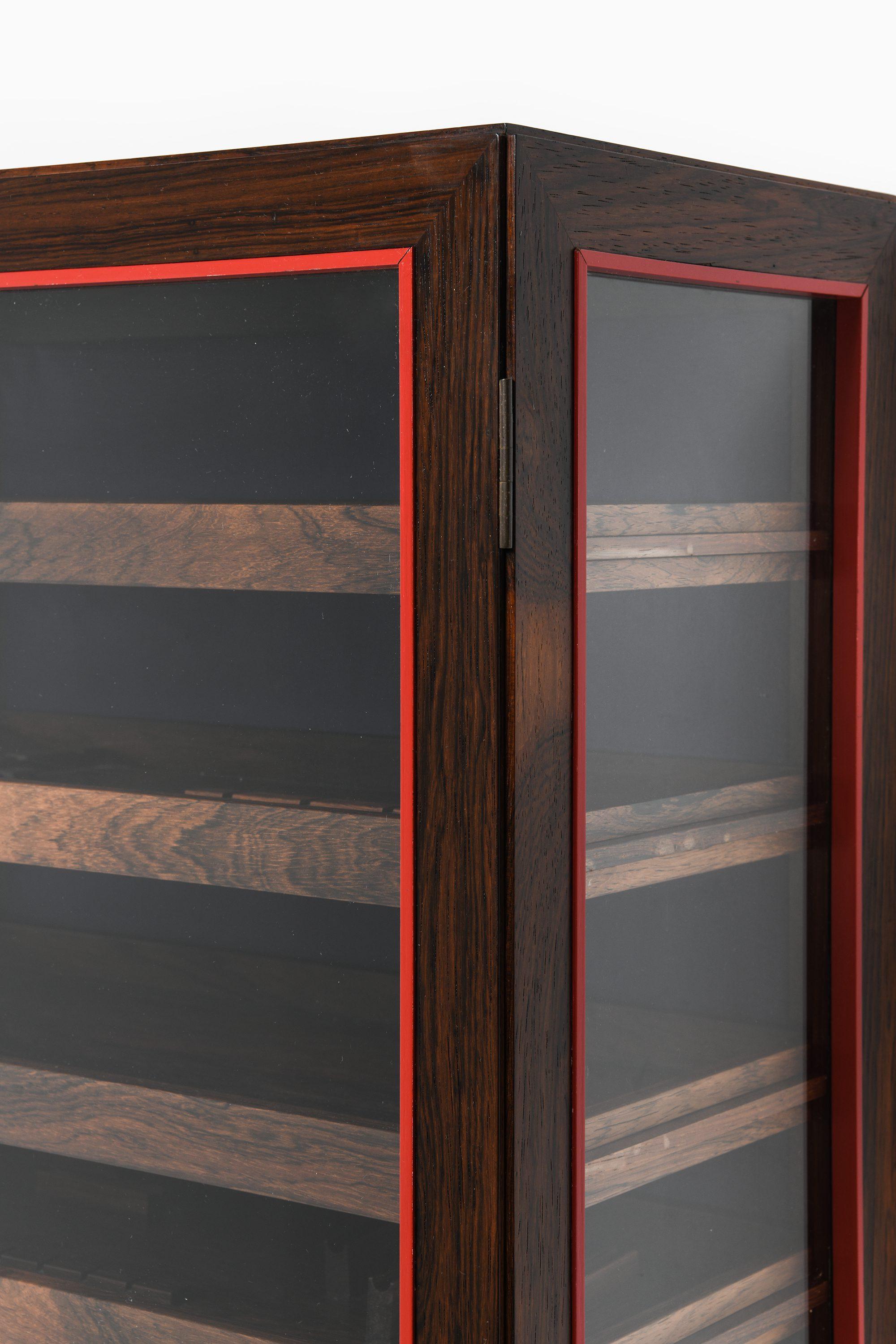 Unique Pair of Wall Mounted Cabinets in Rosewood and Glass by Poul Østergaard For Sale 4