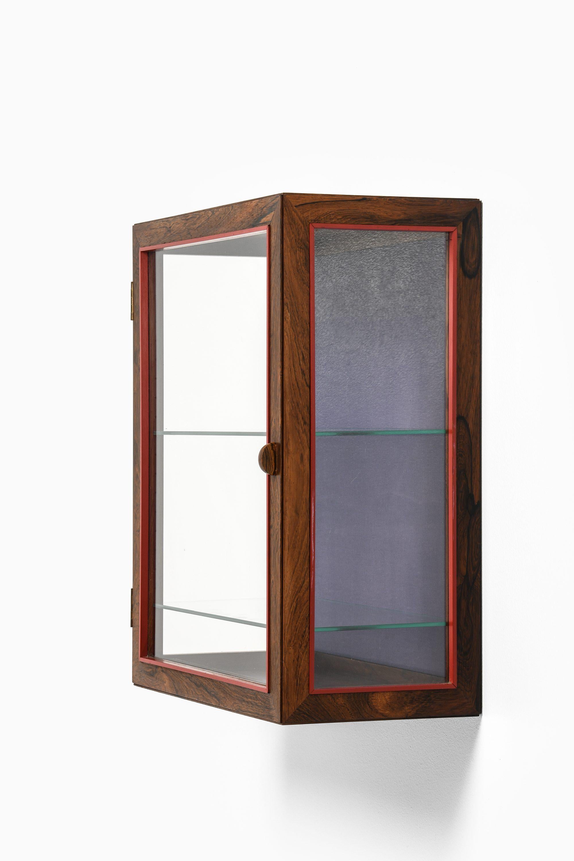 Danish Unique Pair of Wall Mounted Cabinets in Rosewood and Glass by Poul Østergaard For Sale