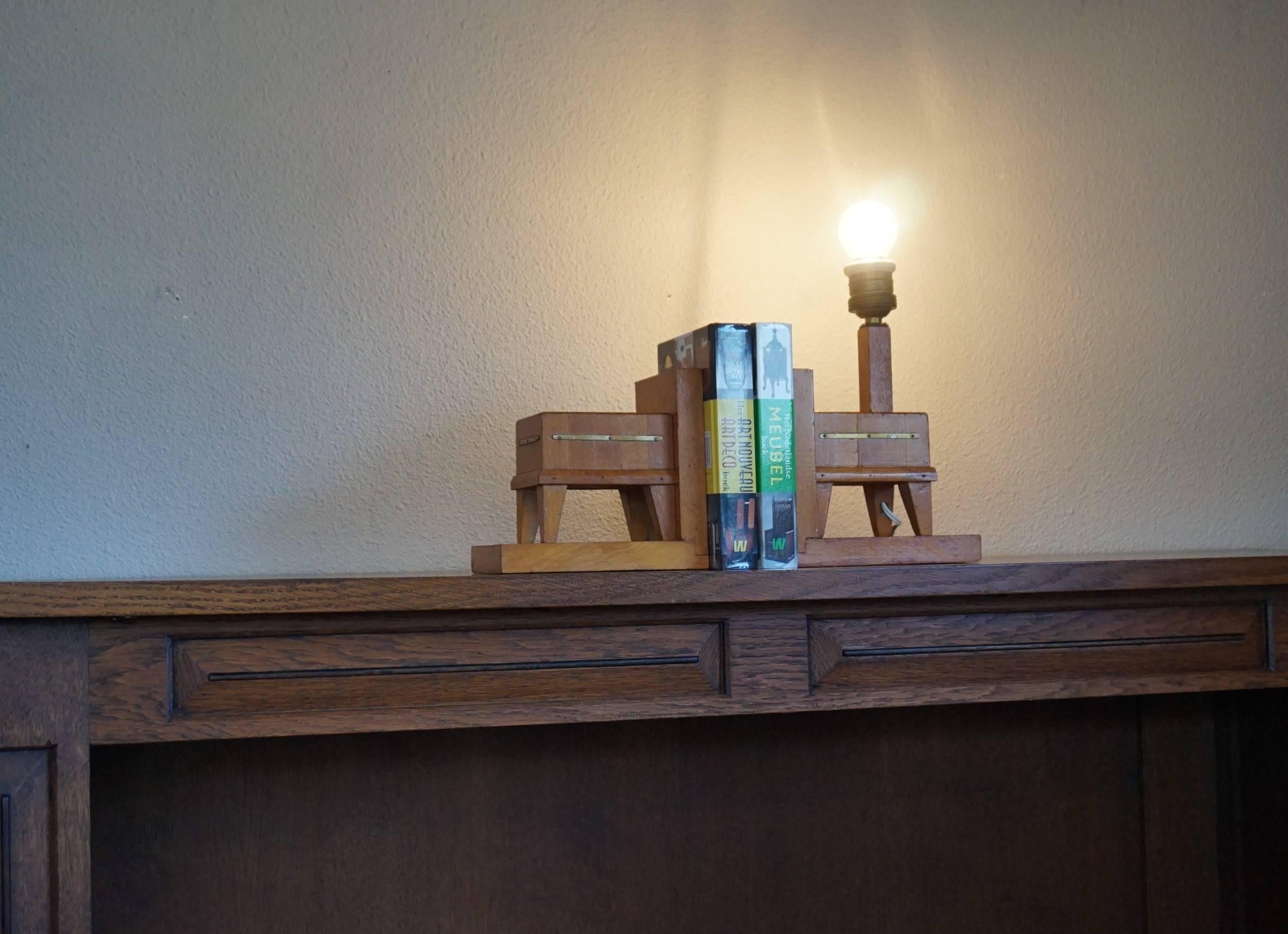 Paire de serre-livres Art Déco en bois avec lampe de table intégrée en forme de bloc de boucherie en vente 4