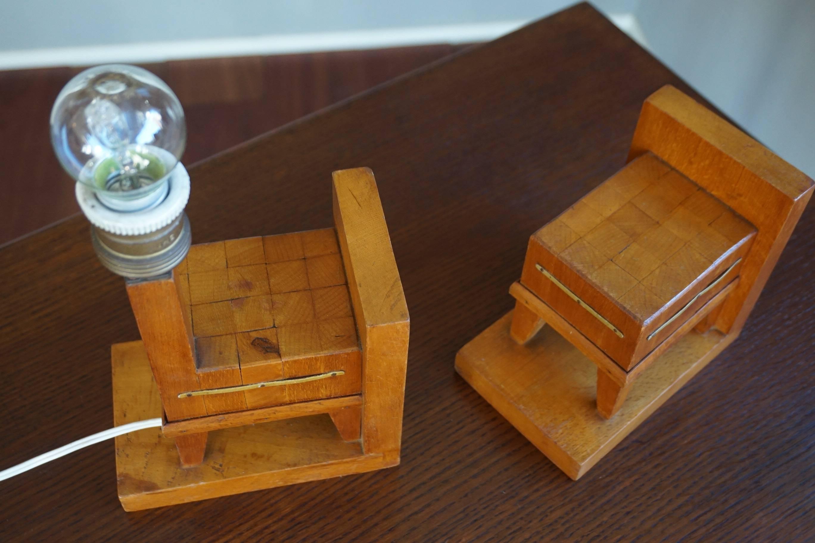 Fait main Paire de serre-livres Art Déco en bois avec lampe de table intégrée en forme de bloc de boucherie en vente