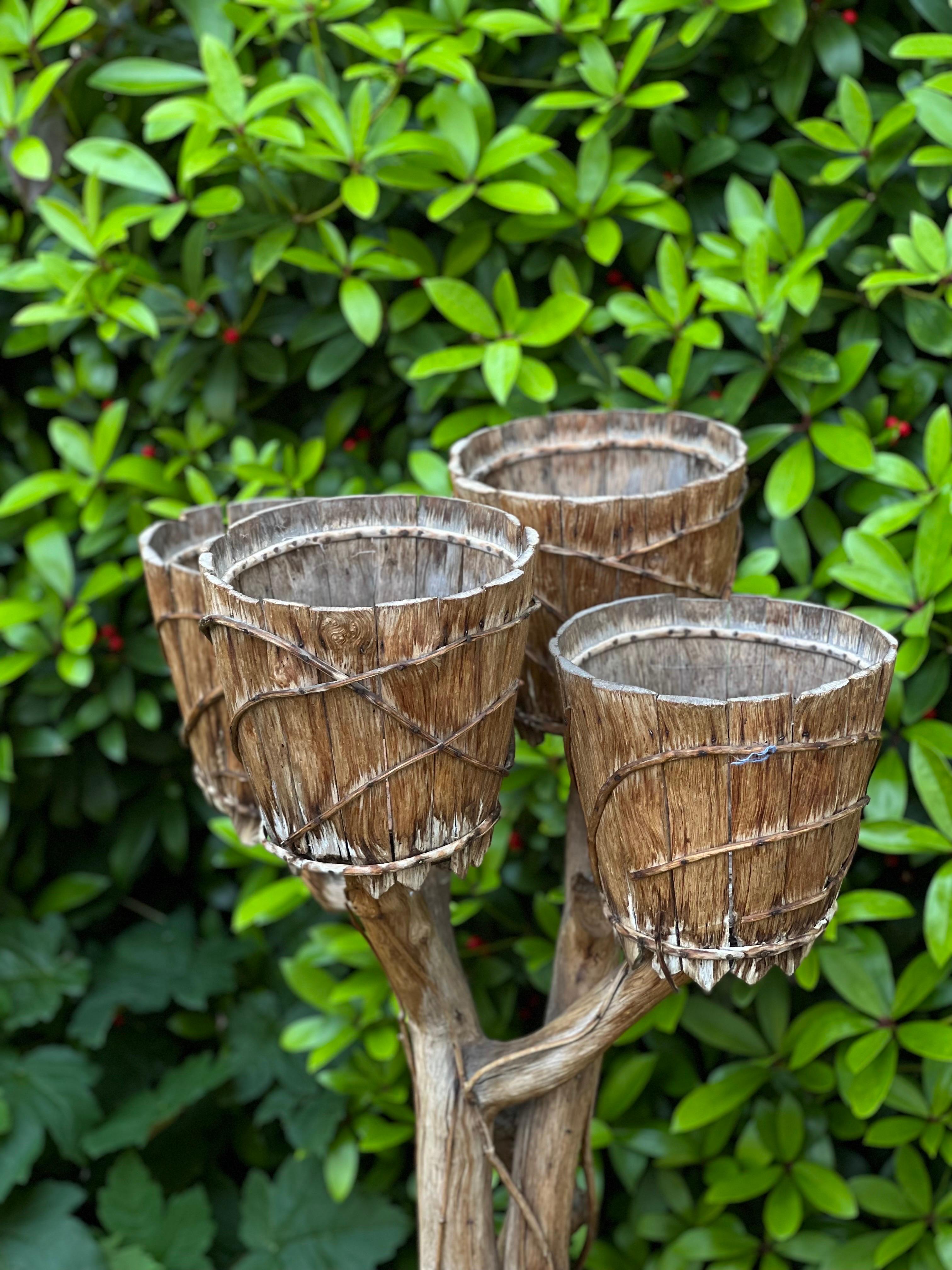 Pareja única de jardineras con pedestal de madera, Francia años 50 mediados del siglo XX en venta