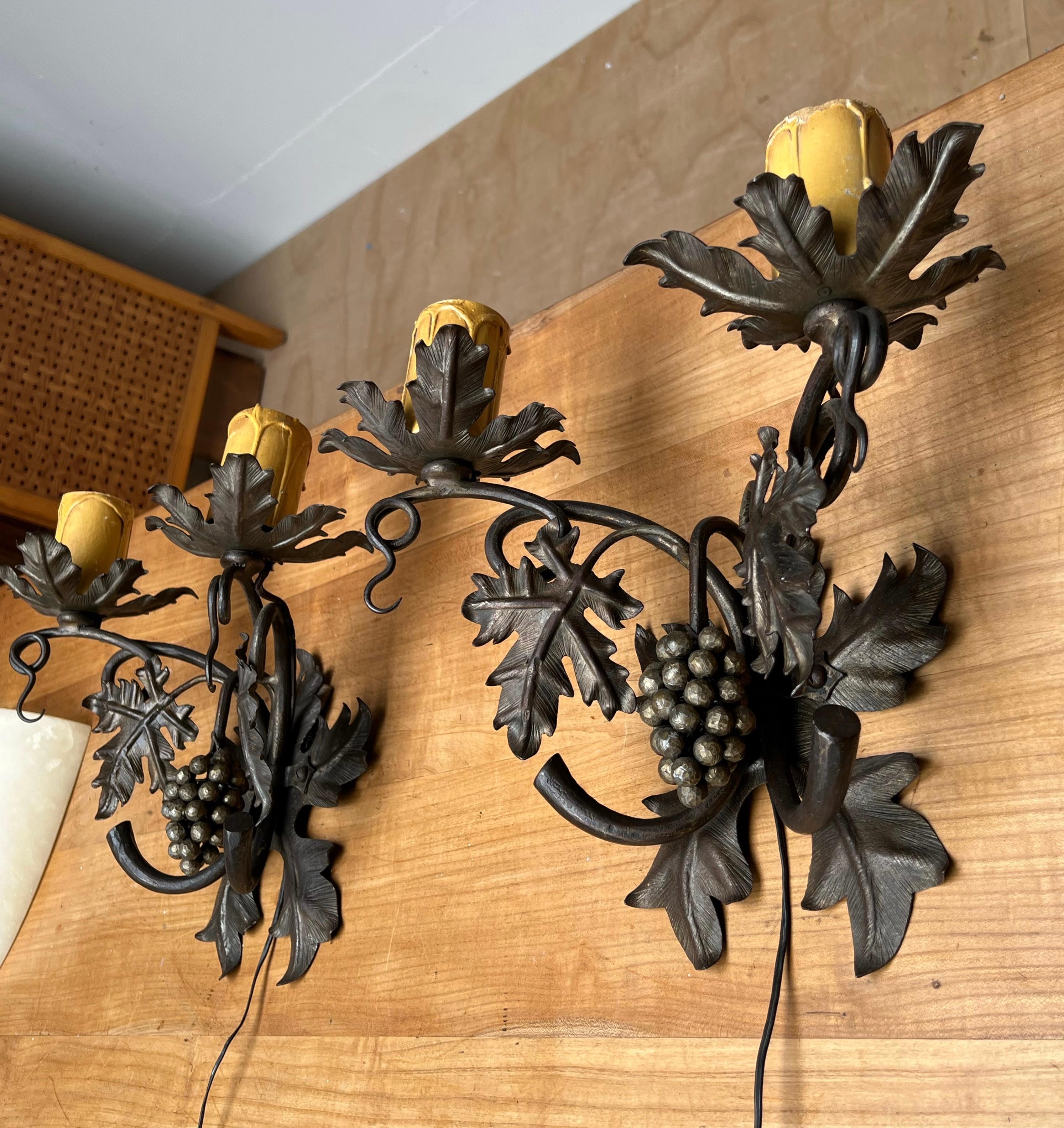Unique Pair Wine Theme Wall Lamps / Sconces Hand Forged, Grape Bunches & Leafs In Excellent Condition For Sale In Lisse, NL