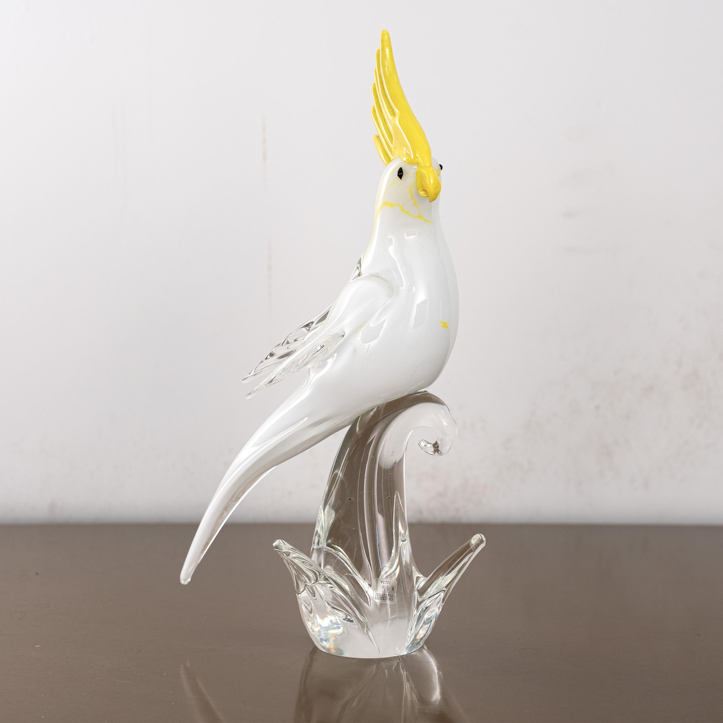 Scultura in vetro di Murano, pappagallo bianco con dettagli gialli, Italia

Dimensioni: L 19 cm x H 37 cm x P 19 cm (L 7,4