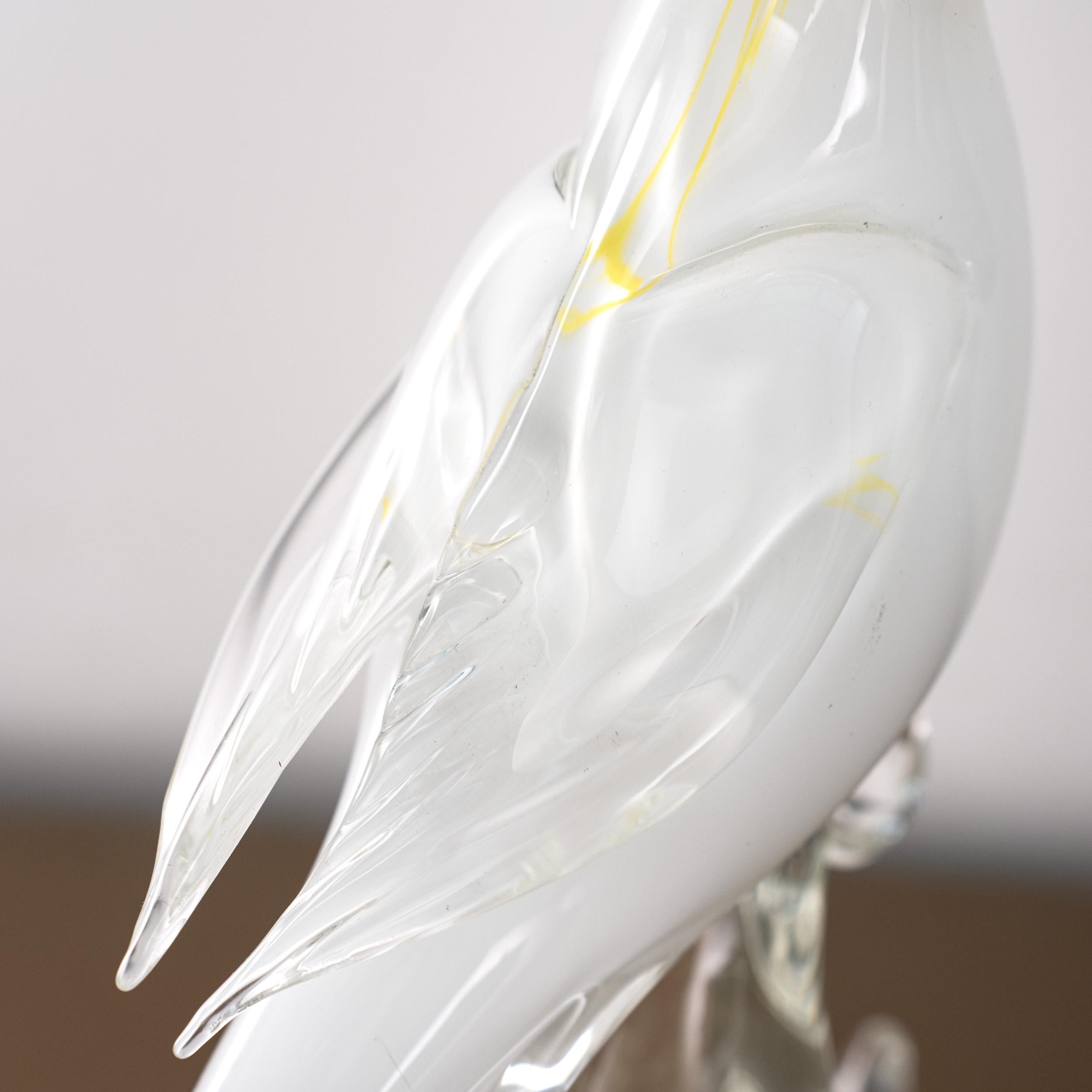Fatto a mano Scultura unica di pappagallo in vetro di Murano, vetro artistico giallo bianco di Formia Murano in vendita