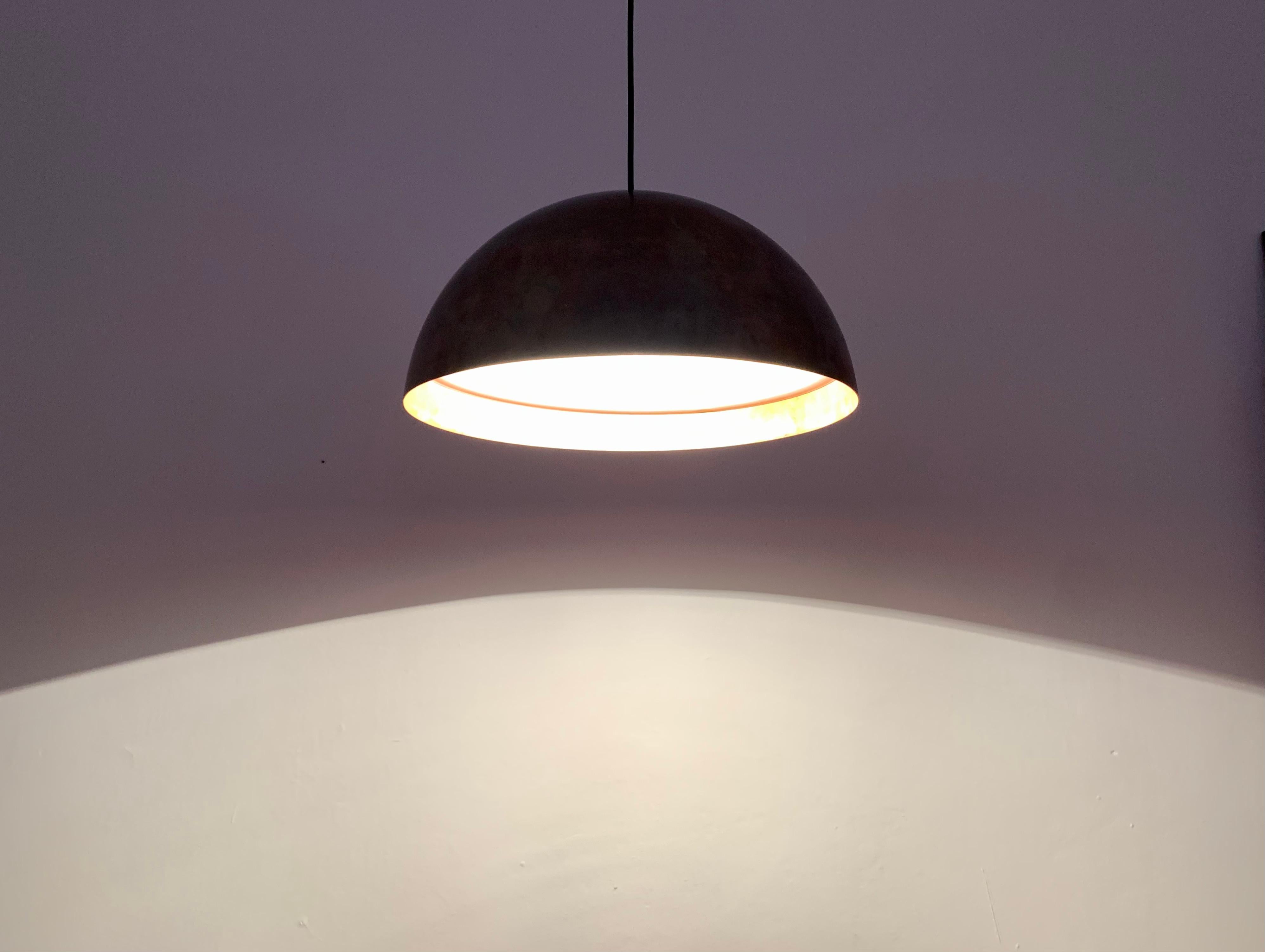 Lampe à dôme unique en cuivre patiné par Beisl en vente 3
