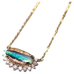Collier d
Opale de Boulder Australienne Halo Diamant Or Jaune 18K