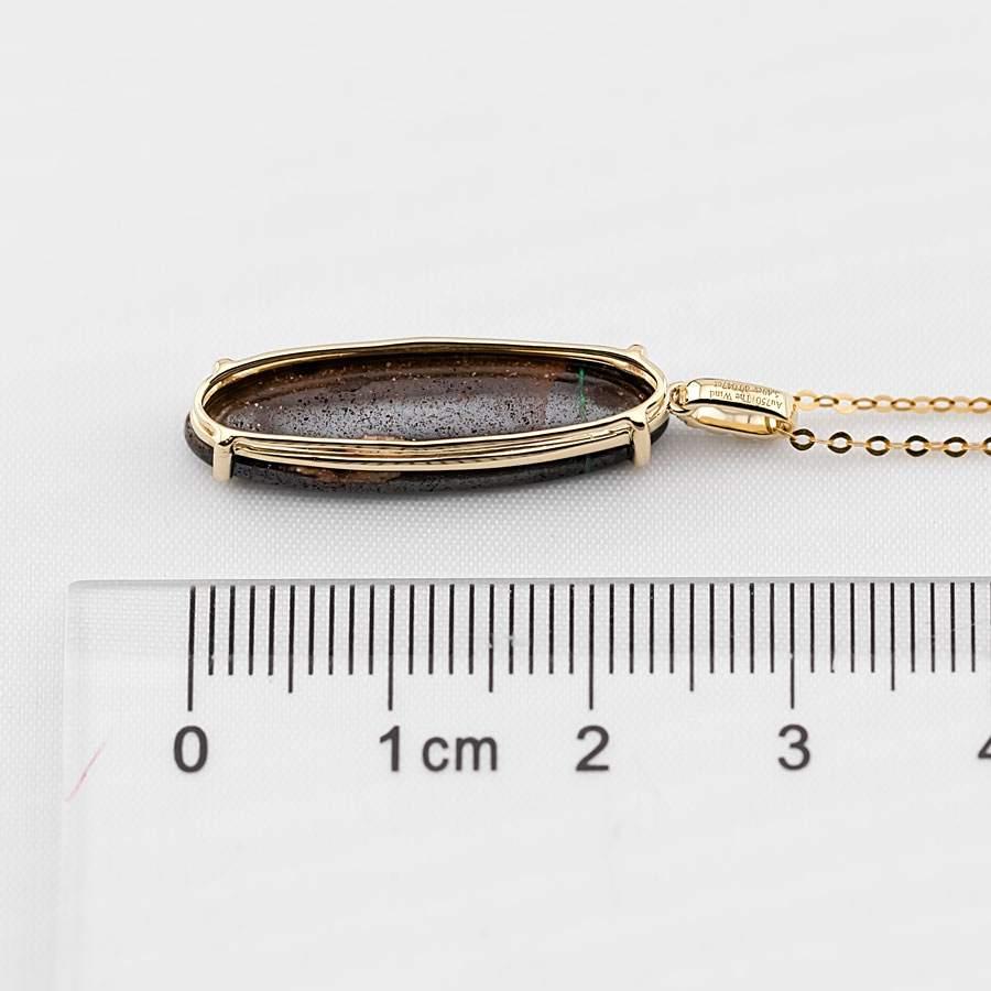 Arts and Crafts Collana con ciondolo Boulder Opal Diamond dal motivo unico in oro giallo 18 carati in vendita