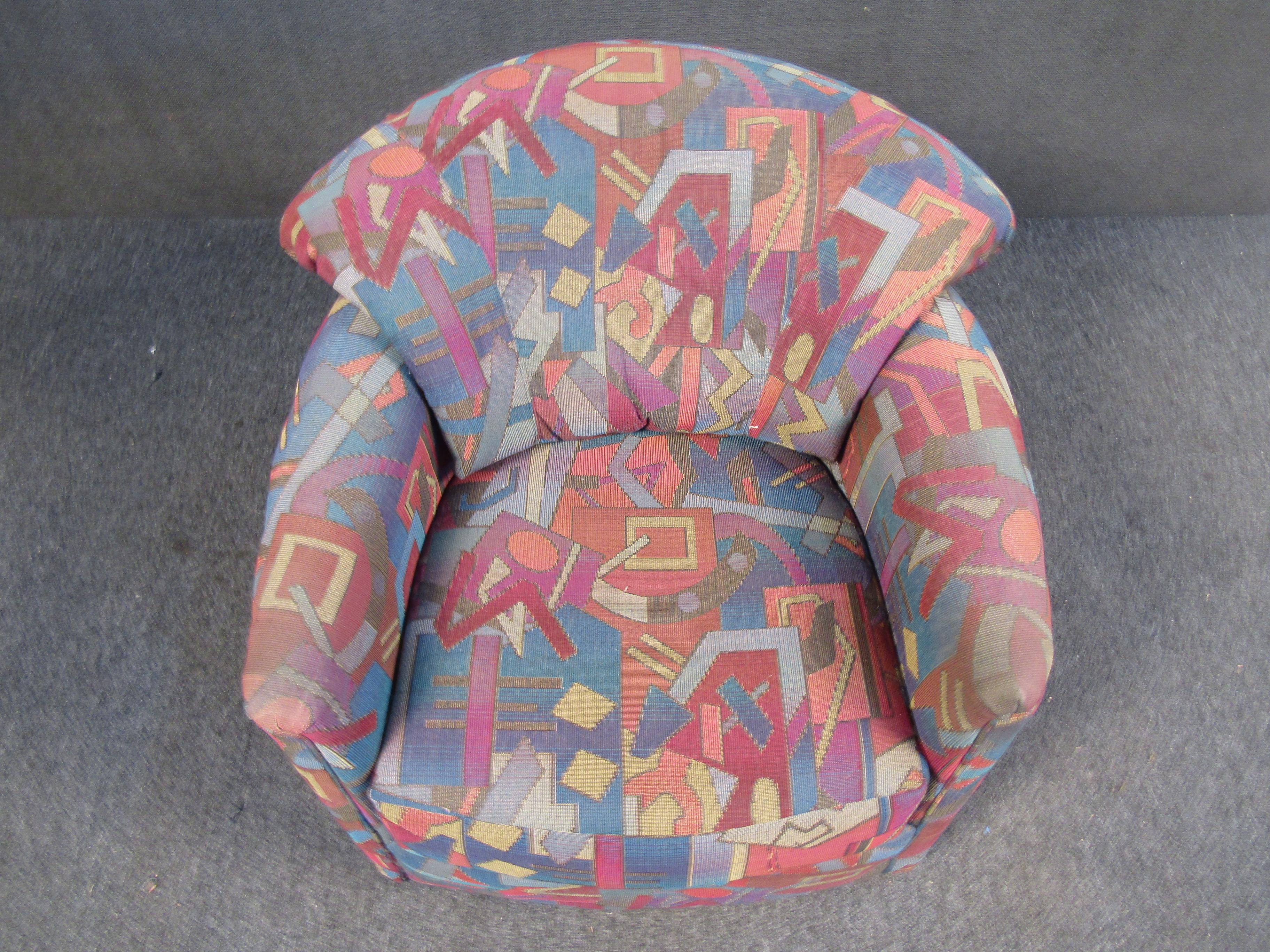 Mid-Century Modern Unique Pattern Mid-Century Swivel Lounge Chair