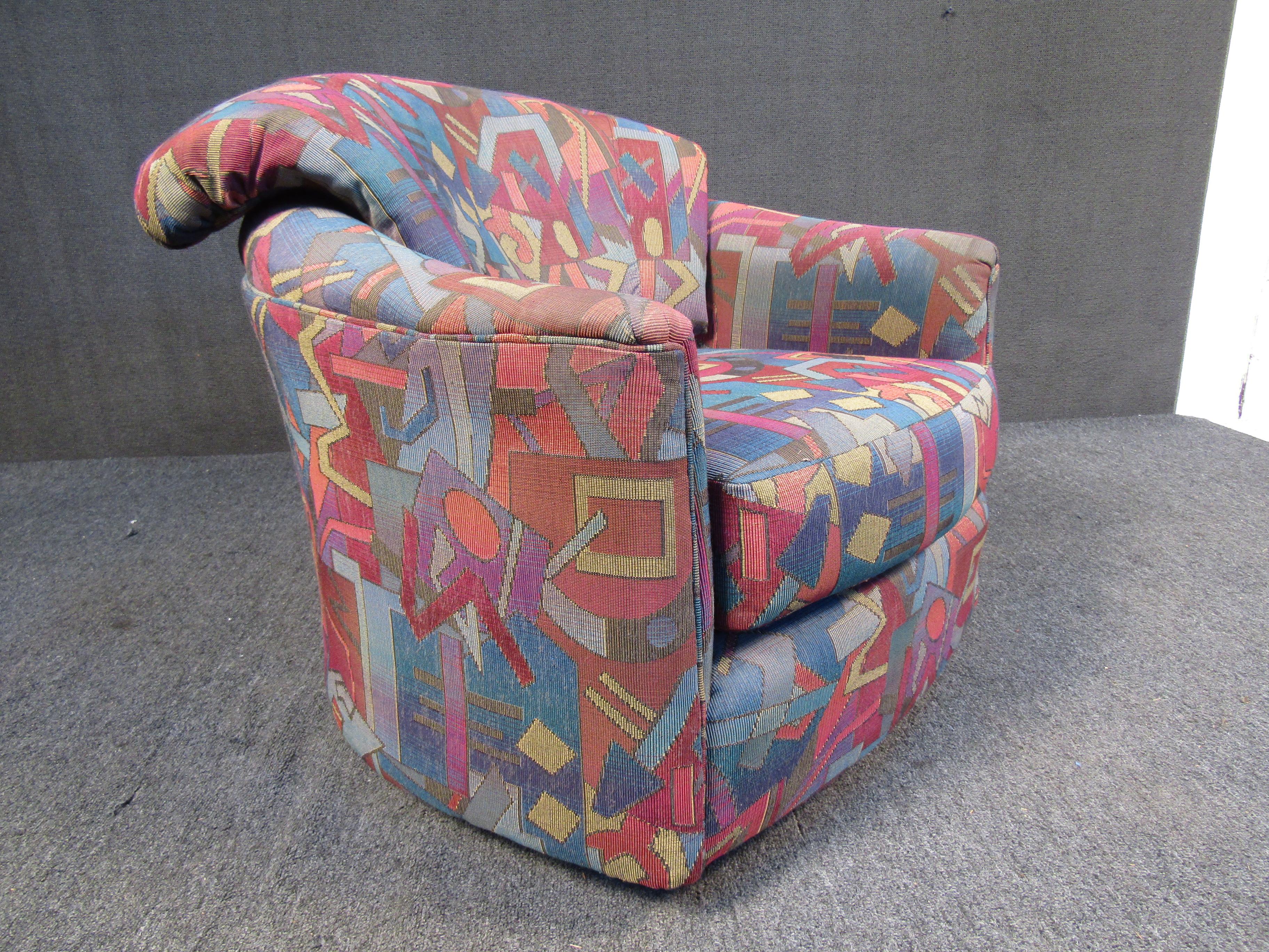 20th Century Unique Pattern Mid-Century Swivel Lounge Chair