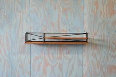 Scaffale galleggiante in ferro battuto e acero nero di Paul McCobb, 1950 ca.