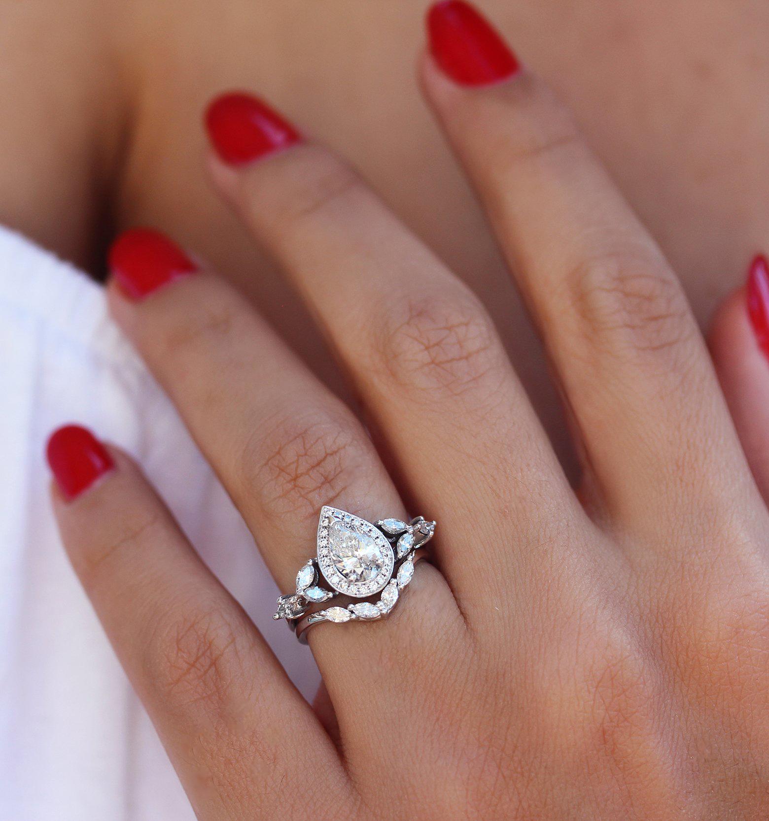Beautiful engagement two (2) rings set - 
