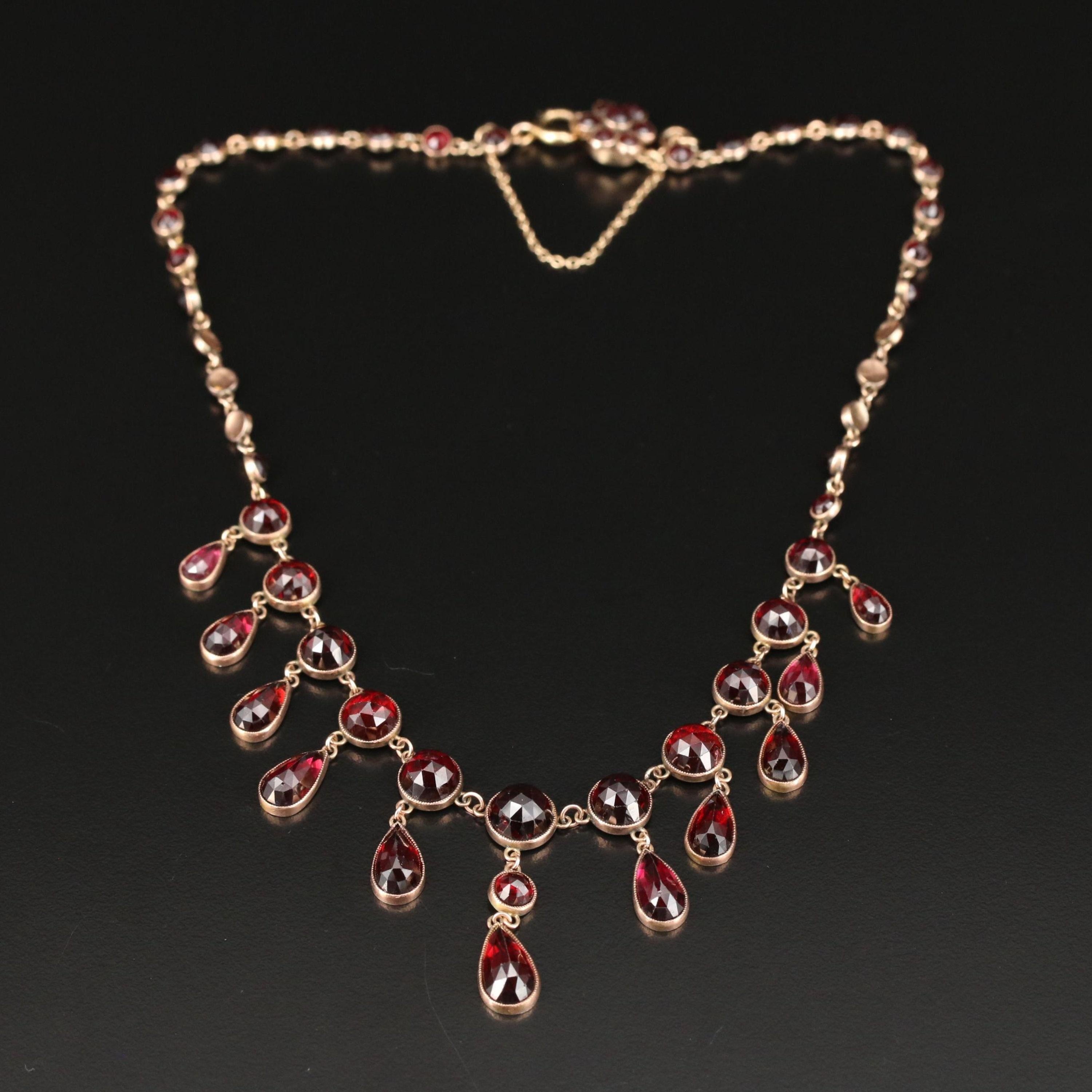 Unique Pear & Round Cut Ruby Gold Necklace, 18K Rose Gold In New Condition For Sale In Orlando, Florida