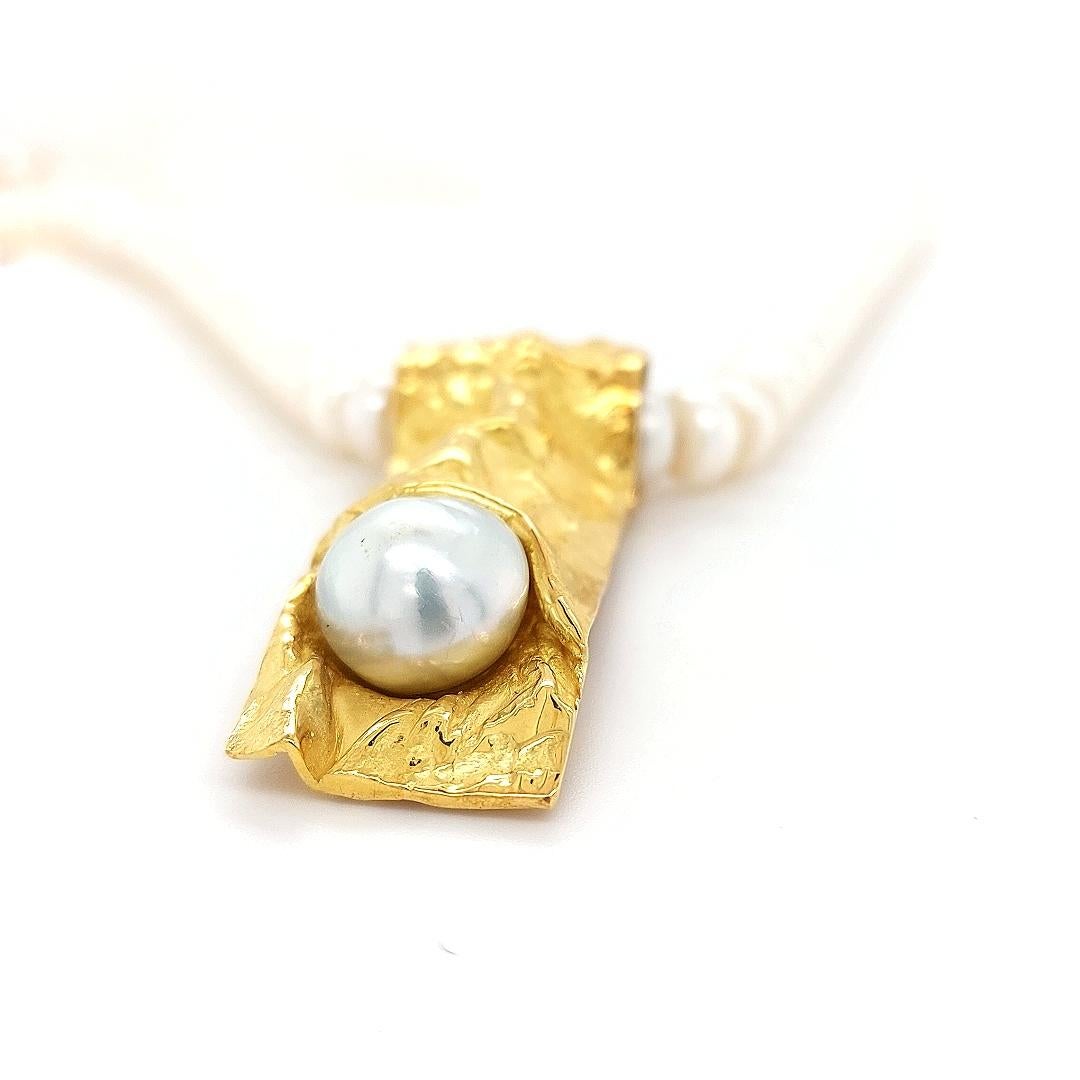 Unique Pearl Necklace 18 Karat Gold Pearl Pendant by Jean-pierre de Saedeleer For Sale 2
