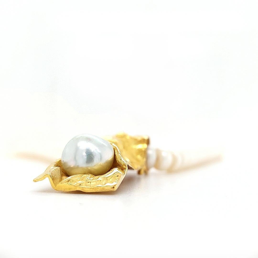 Unique Pearl Necklace 18 Karat Gold Pearl Pendant by Jean-pierre de Saedeleer For Sale 3