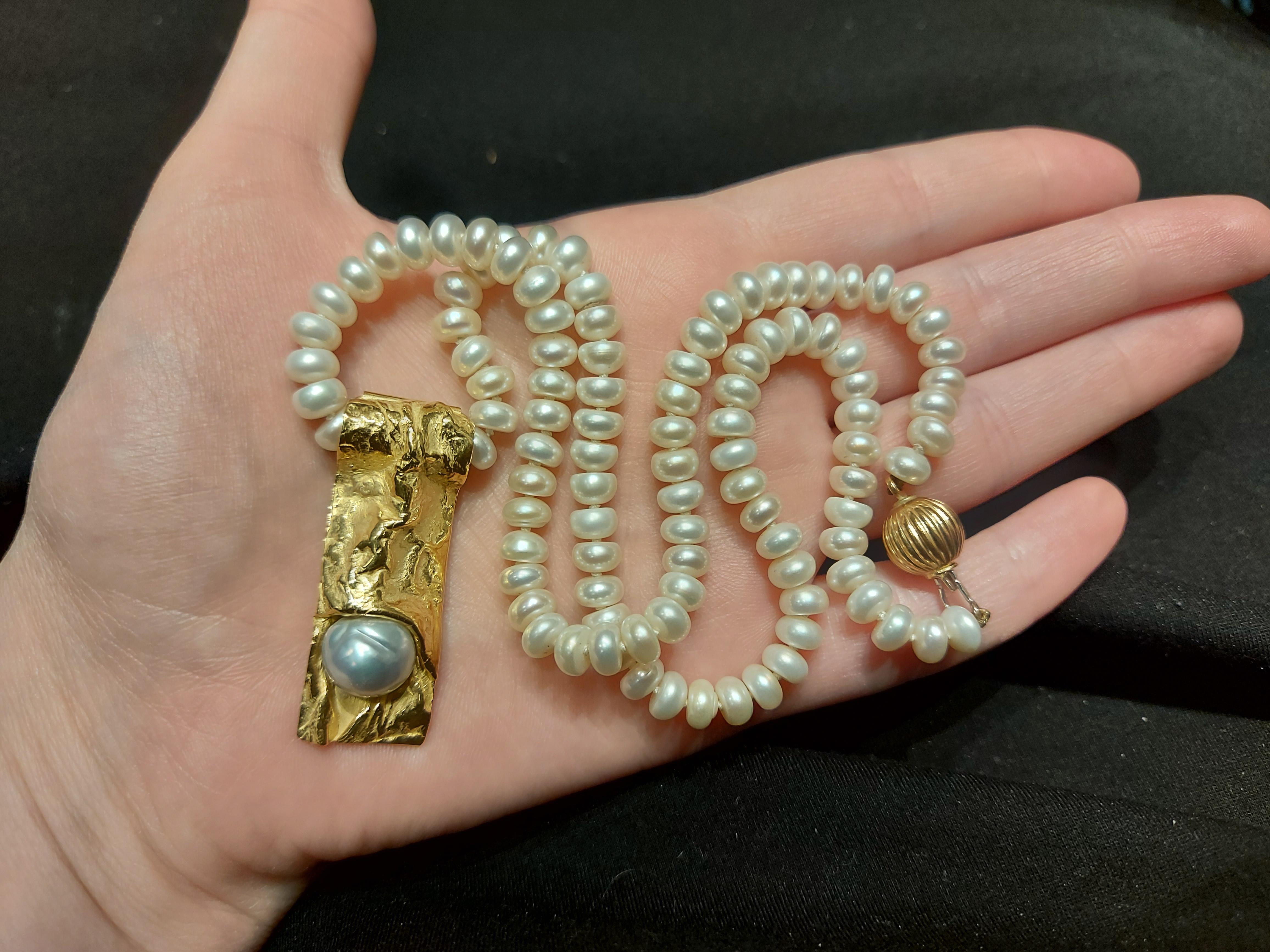Unique Pearl Necklace 18 Karat Gold Pearl Pendant by Jean-pierre de Saedeleer For Sale 9
