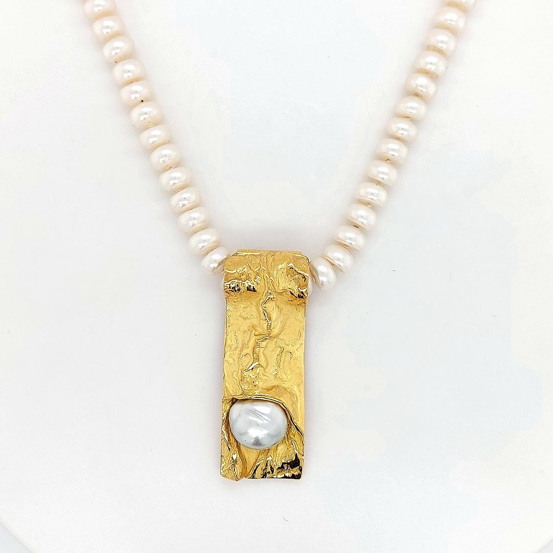 Collana di perle con ciondolo di perle in oro giallo 18kt di Jean-pierre De Saedeleer

J.P. unico e artigianale. Collana De Saedeleer in oro giallo 18 kt con perle.

Pezzo unico, realizzato solo dall'artista!

Materiale: Oro giallo massiccio 18