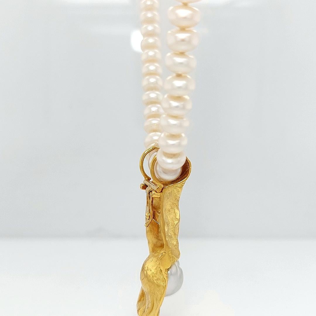Round Cut Unique Pearl Necklace 18 Karat Gold Pearl Pendant by Jean-pierre de Saedeleer For Sale