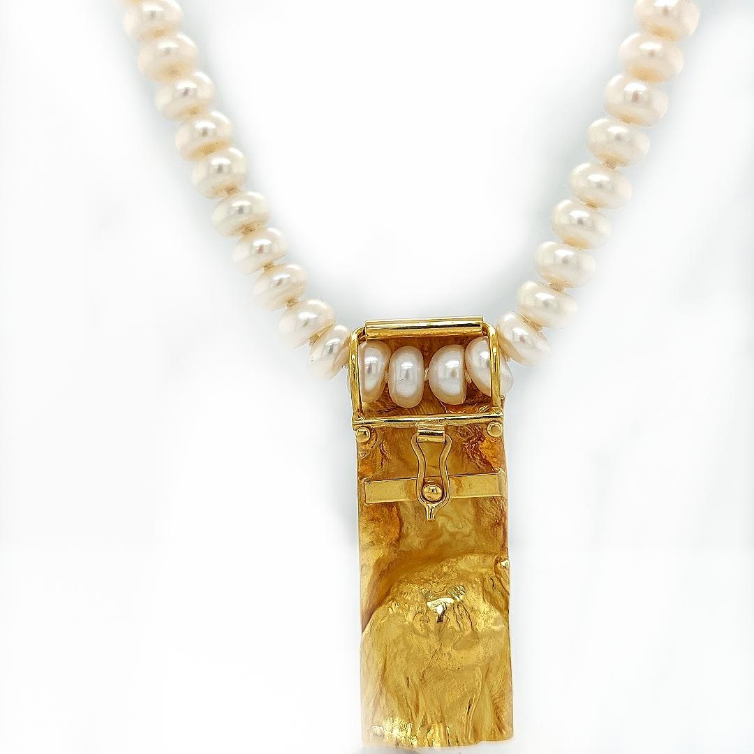 Women's or Men's Unique Pearl Necklace 18 Karat Gold Pearl Pendant by Jean-pierre de Saedeleer For Sale