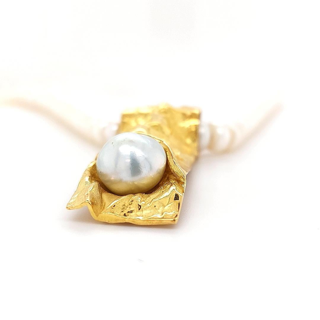 Unique Pearl Necklace 18 Karat Gold Pearl Pendant by Jean-pierre de Saedeleer For Sale 1