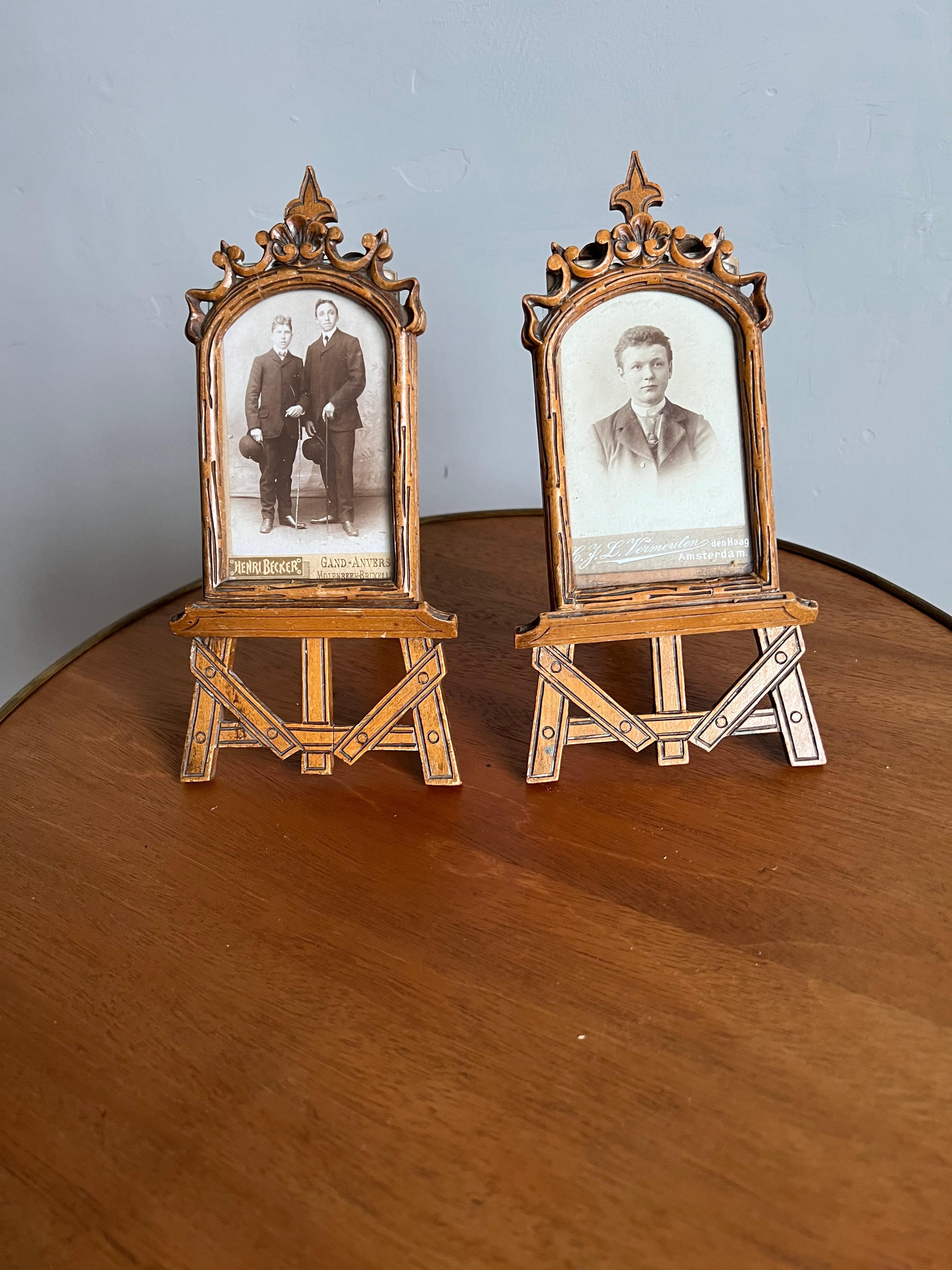 Unique & Perfect Pair Arts & Crafts Photograph Picture Frames / Miniature Easels In Good Condition For Sale In Lisse, NL