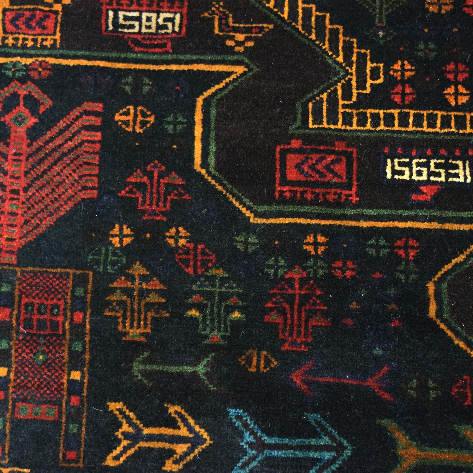 Tapis persan Balouchi, carte du monde, motifs de véhicules, 3' x 5' Neuf - En vente à New York, NY