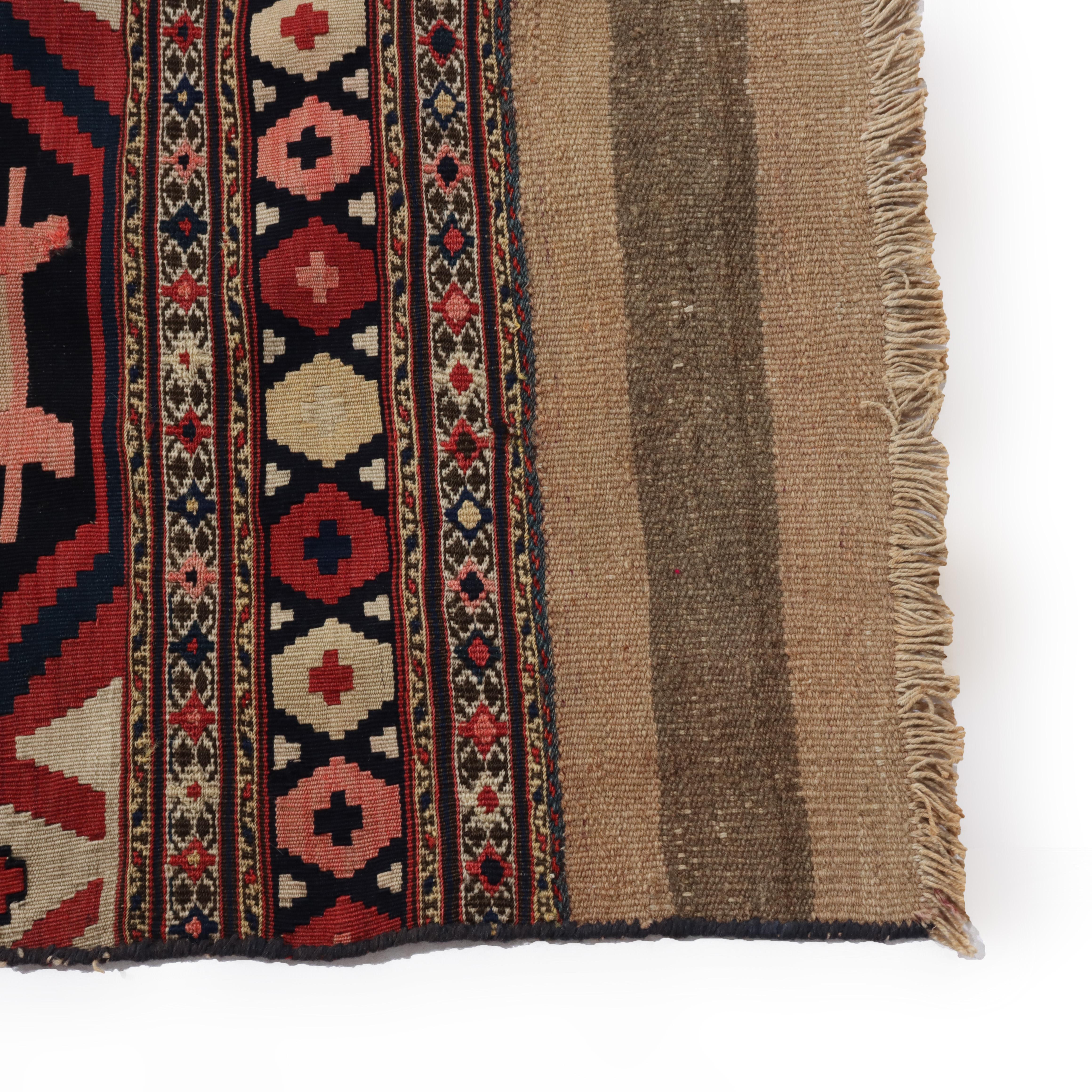 Einzigartiger persischer Kilim-Wollteppich C1930 im Zustand „Gut“ im Angebot in Big Flats, NY