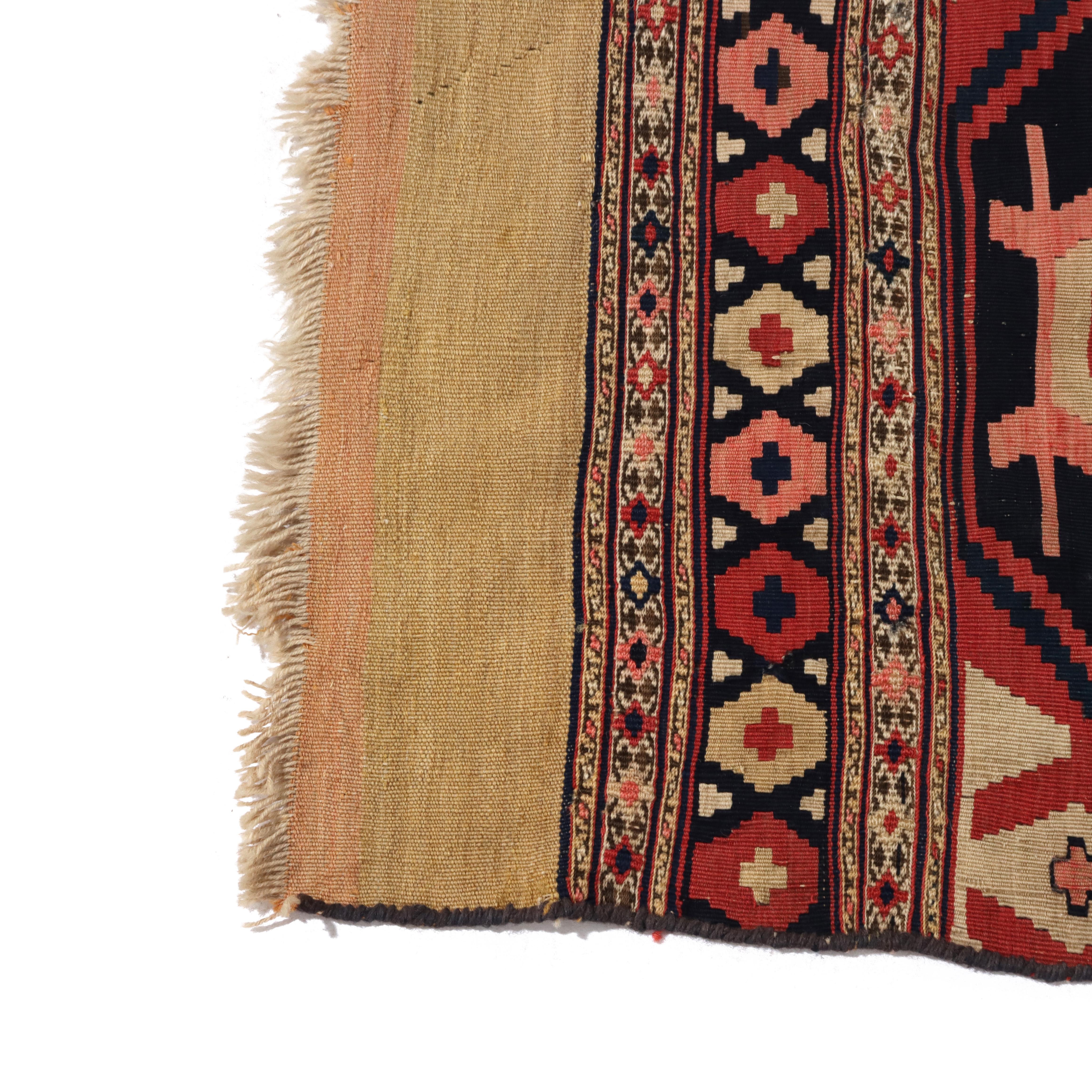 Einzigartiger persischer Kilim-Wollteppich C1930 (Wolle) im Angebot