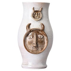 Pièce unique : Vase à visages de Robert et Jean Cloutier, vers 1965