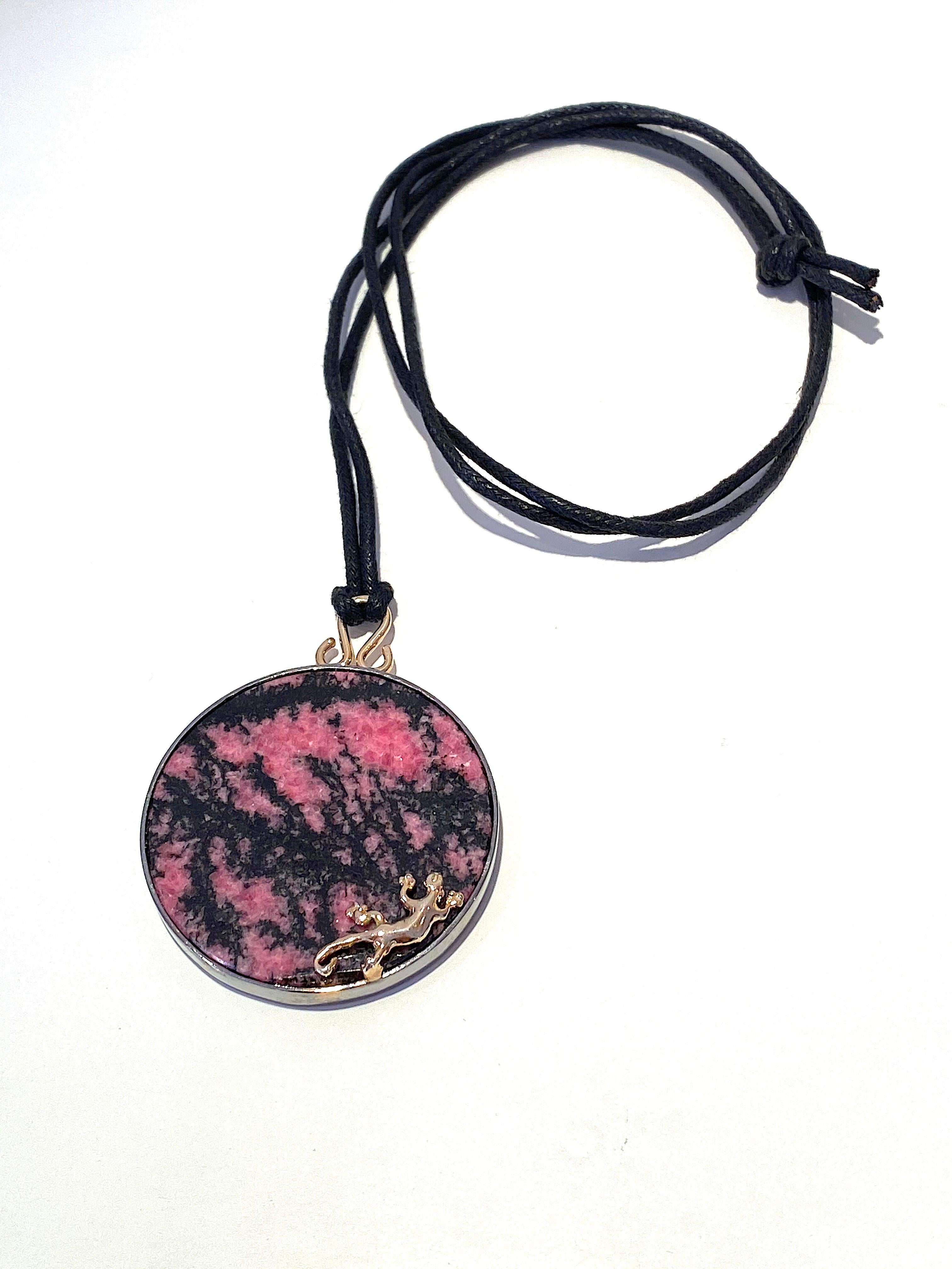 Unique Piece Gold Silver Pink and Black Gecko Pendent Silk Necklace For Sale 1