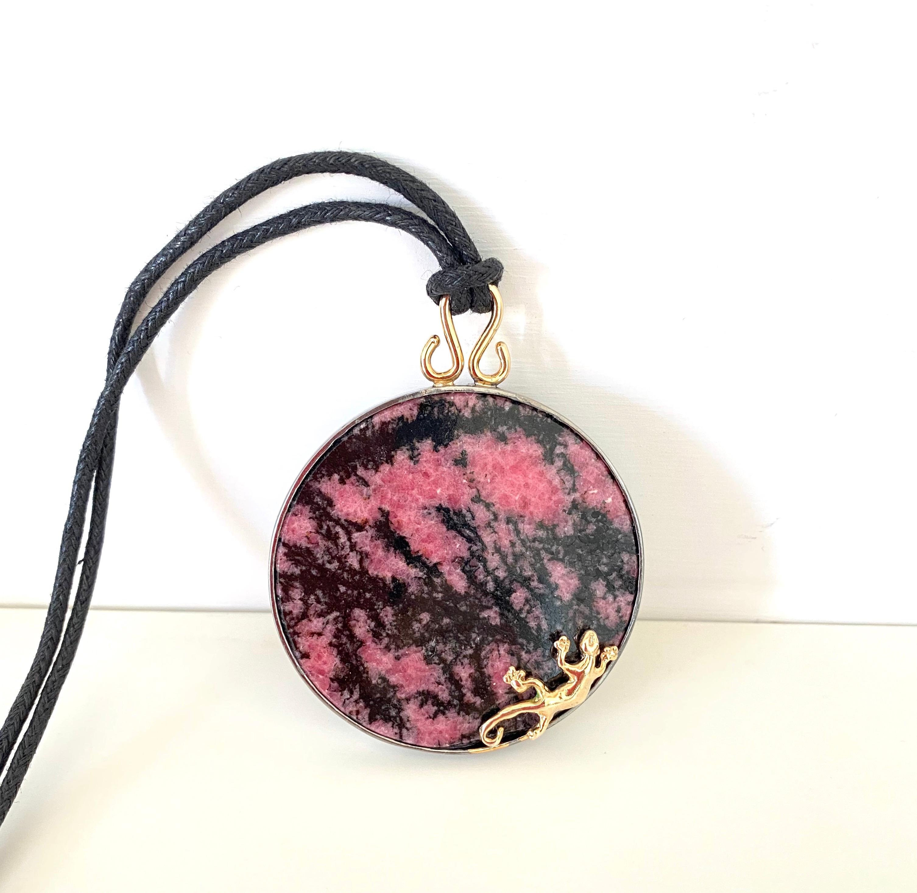 Unique Piece Gold Silver Pink and Black Gecko Pendent Silk Necklace For Sale 4