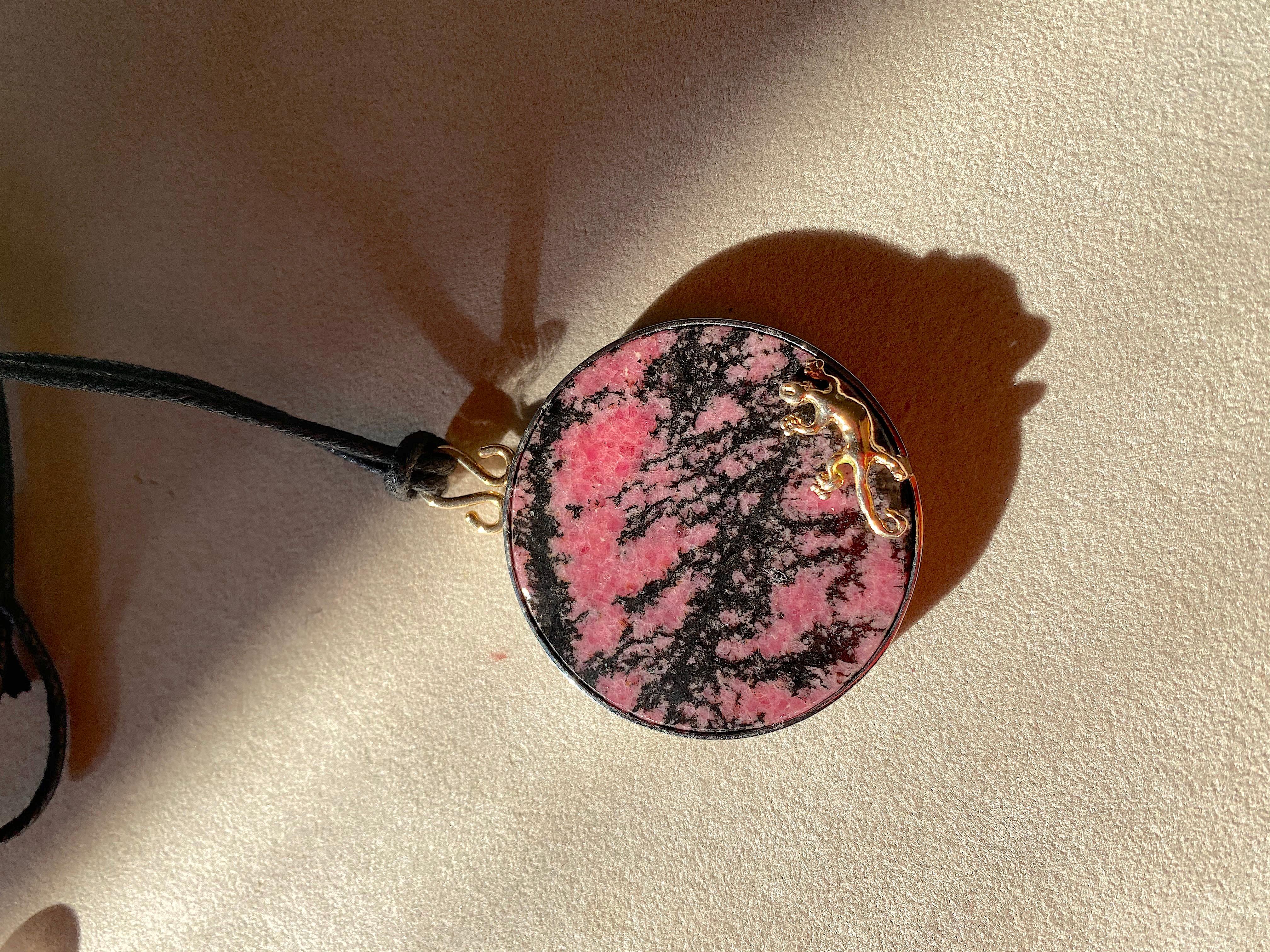 Unique Piece Gold Silver Pink and Black Gecko Pendent Silk Necklace For Sale 5