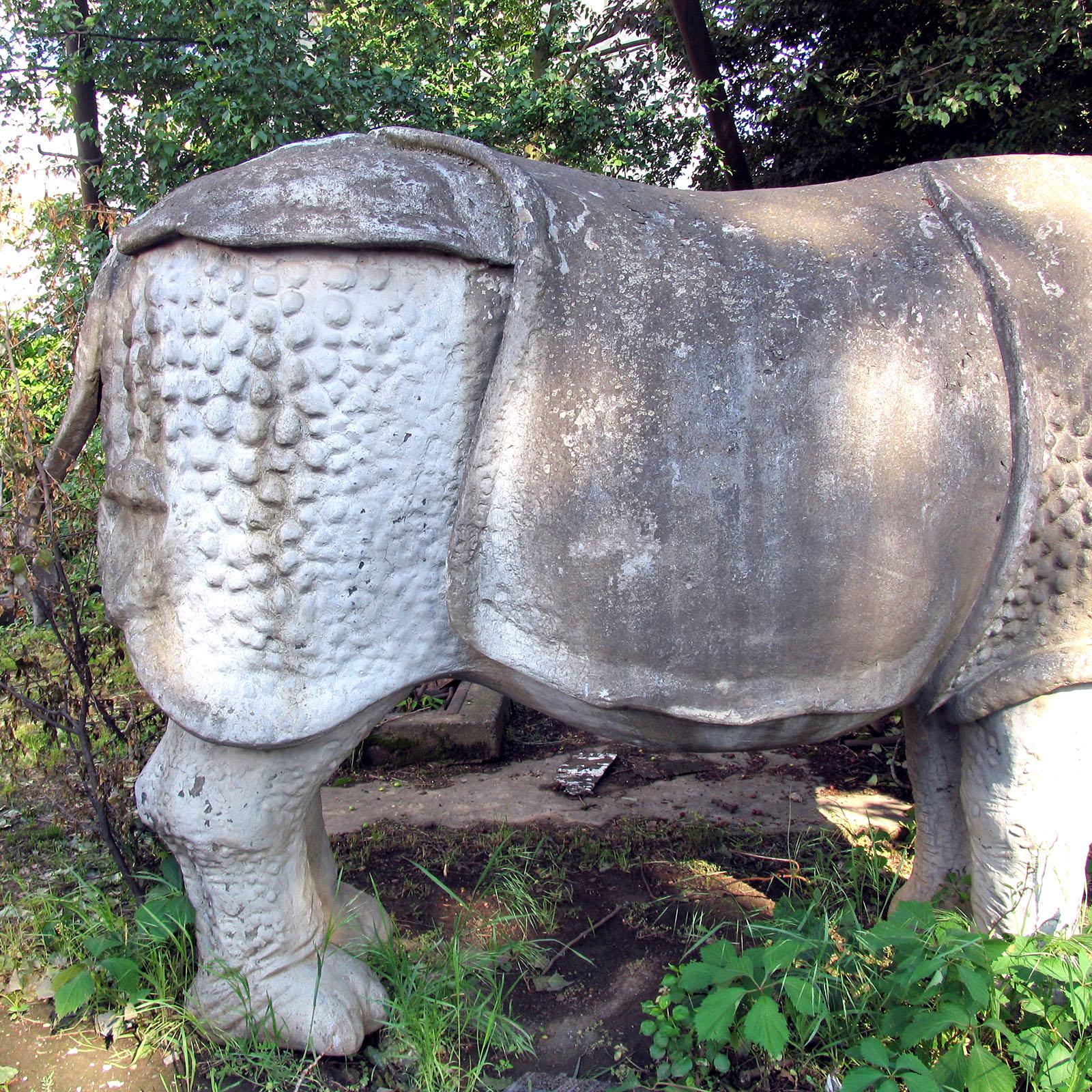 Fiberglass Unique Piece Huge Garden Sculpture Indian Rhinoceros