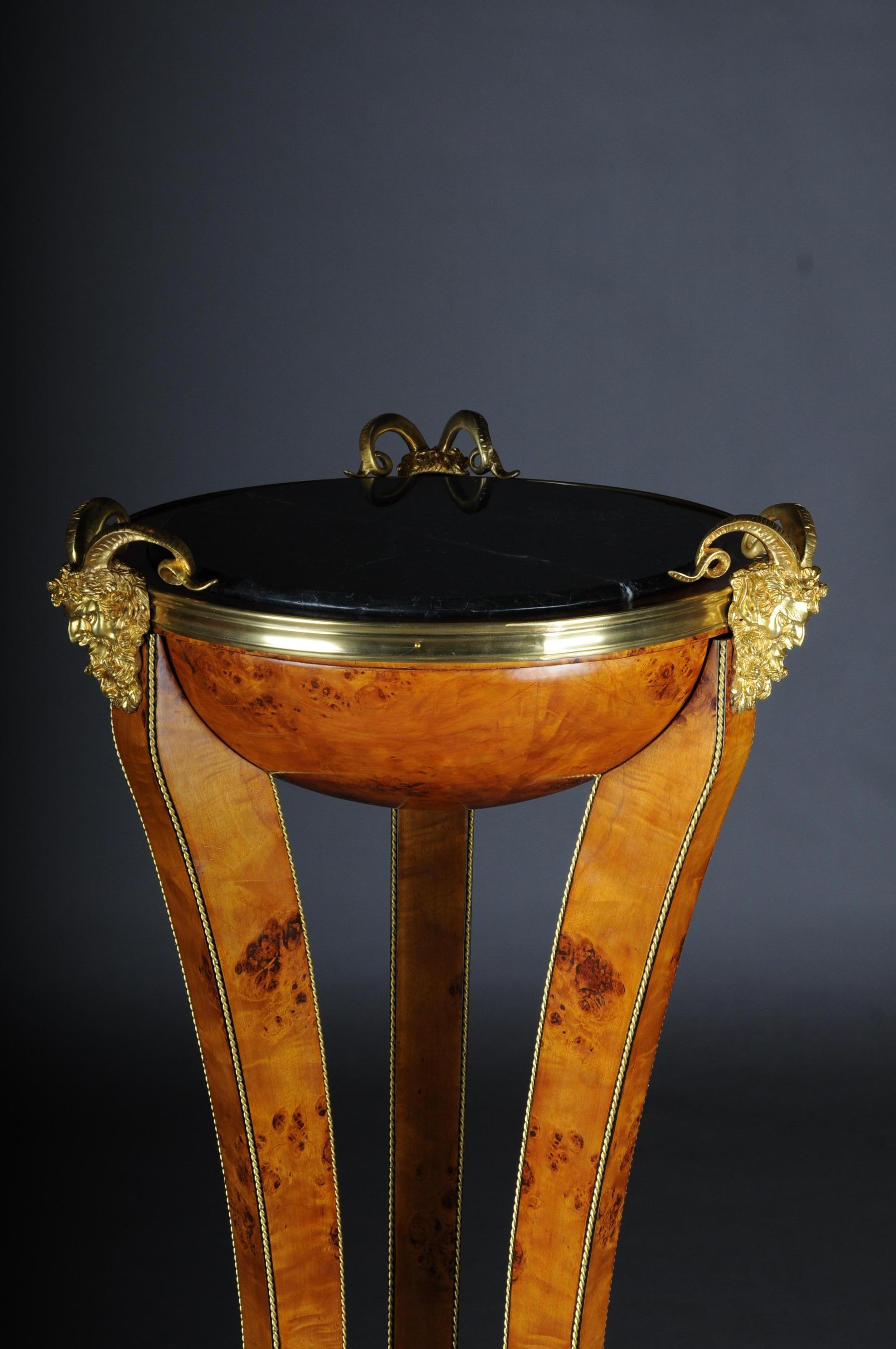 20ième siècle Pillar ou piédestal unique de style Empire en vente