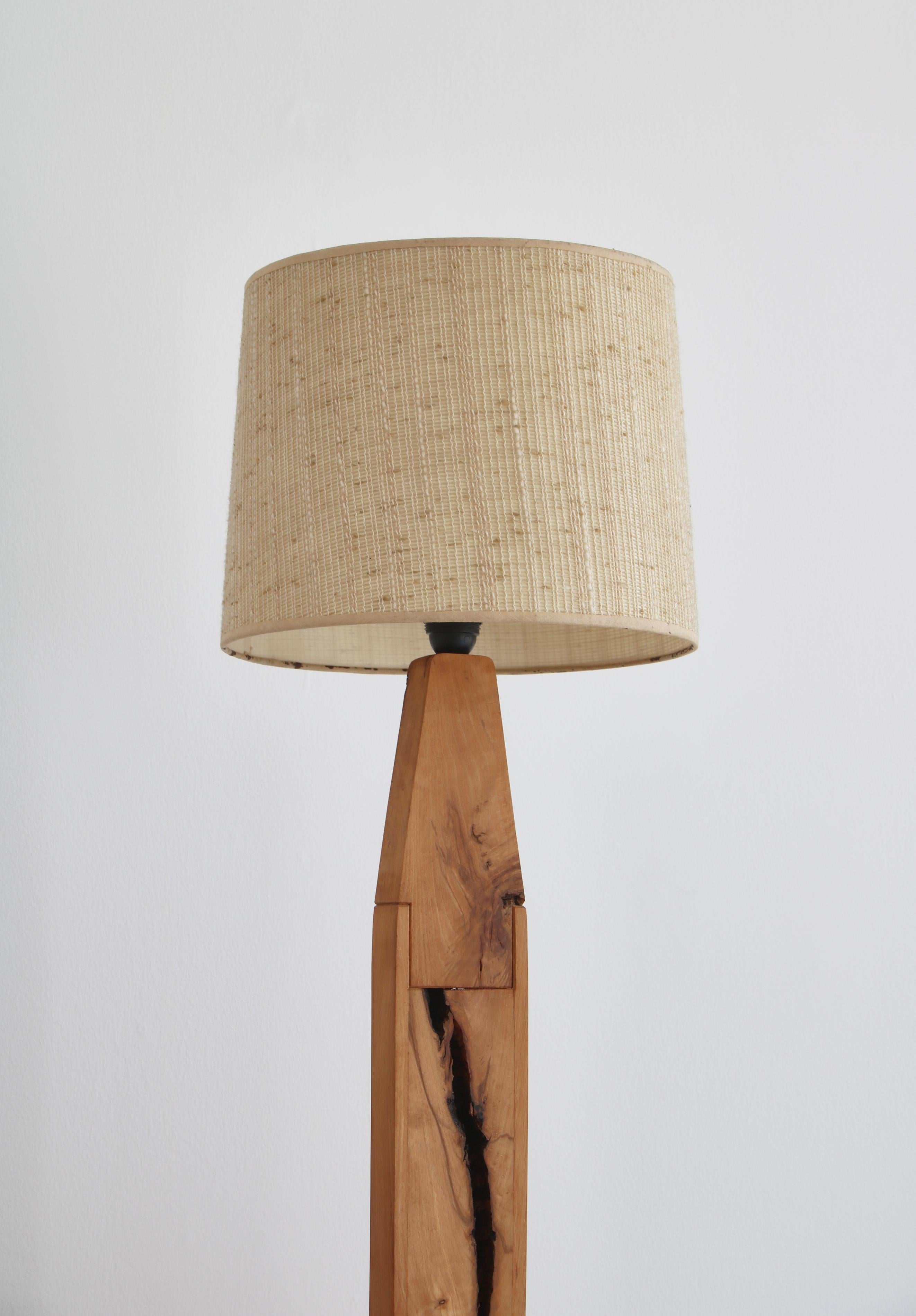 Unique Pinewood Table Lamp with Original Shade, Scandinavia, 1970s In Good Condition For Sale In Odense, DK