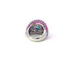 Exklusiver Ring aus 18 Karat Weißgold mit einzigartigen rosa und blauen Saphiren und Diamanten