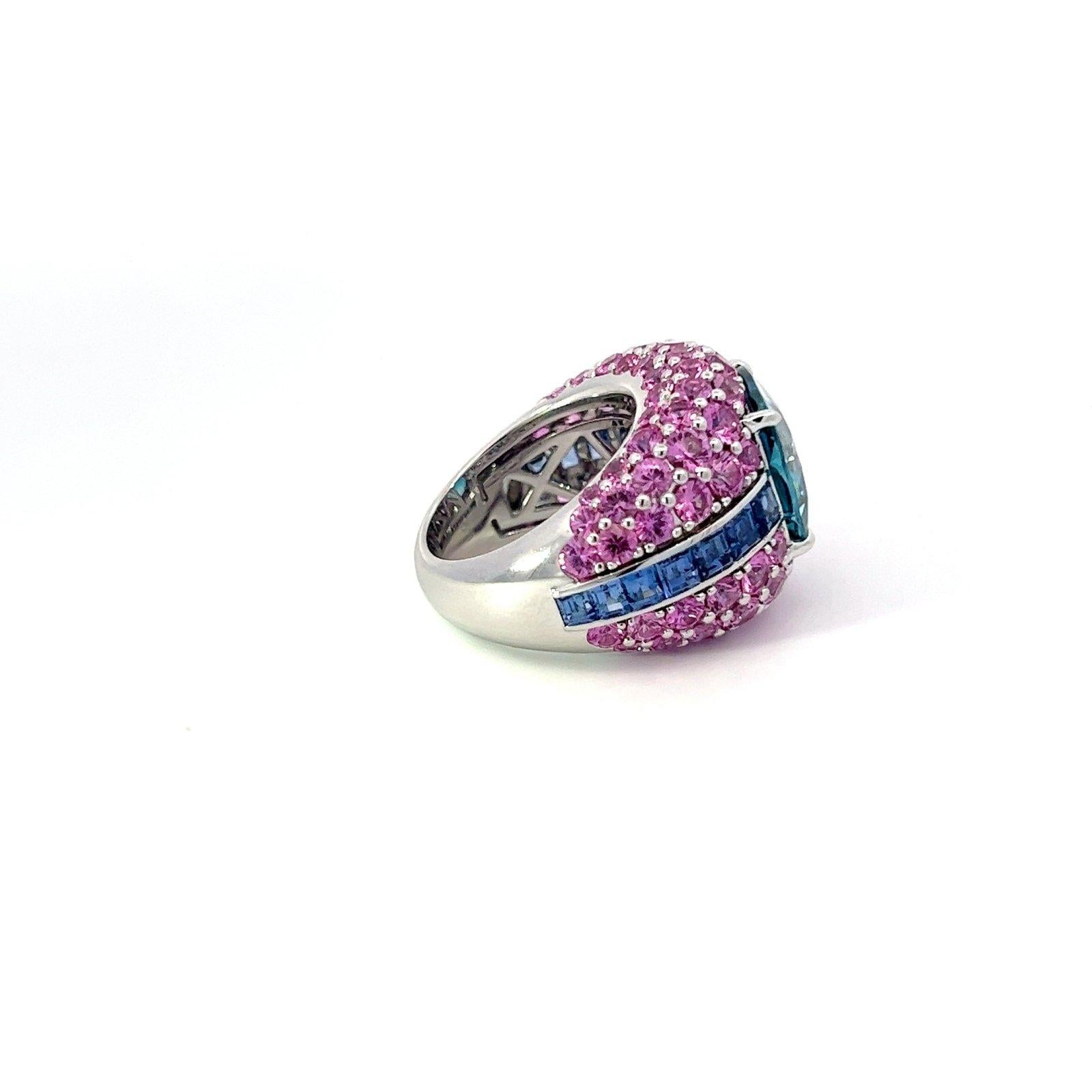 Anello esclusivo in oro bianco 18 carati con diamanti e zaffiri rosa e blu In condizioni Nuovo in vendita a Genève, GE