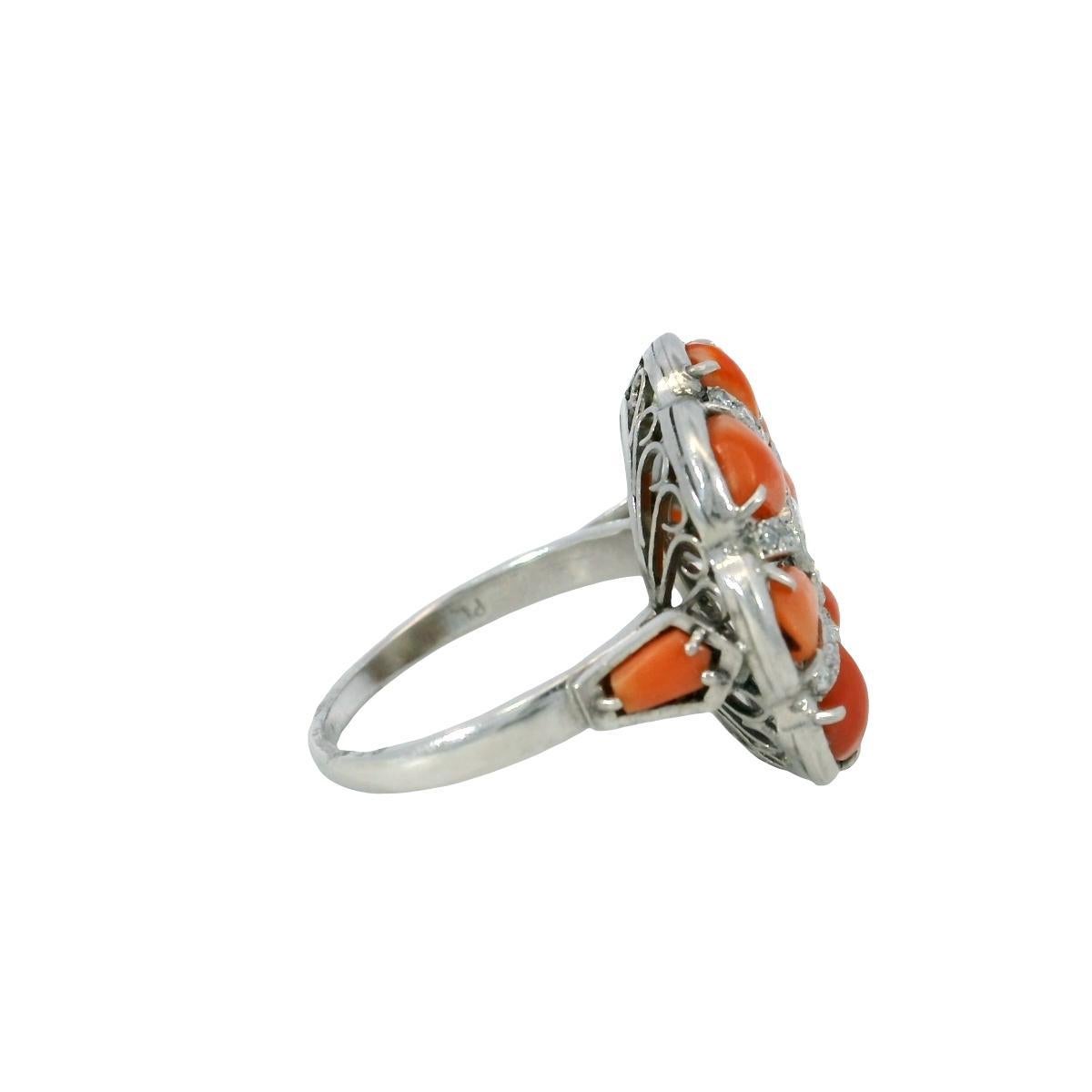 Bague unique en platine avec corail et diamant Accents de taille européenne ~0,92 ct de diamant en vente 1